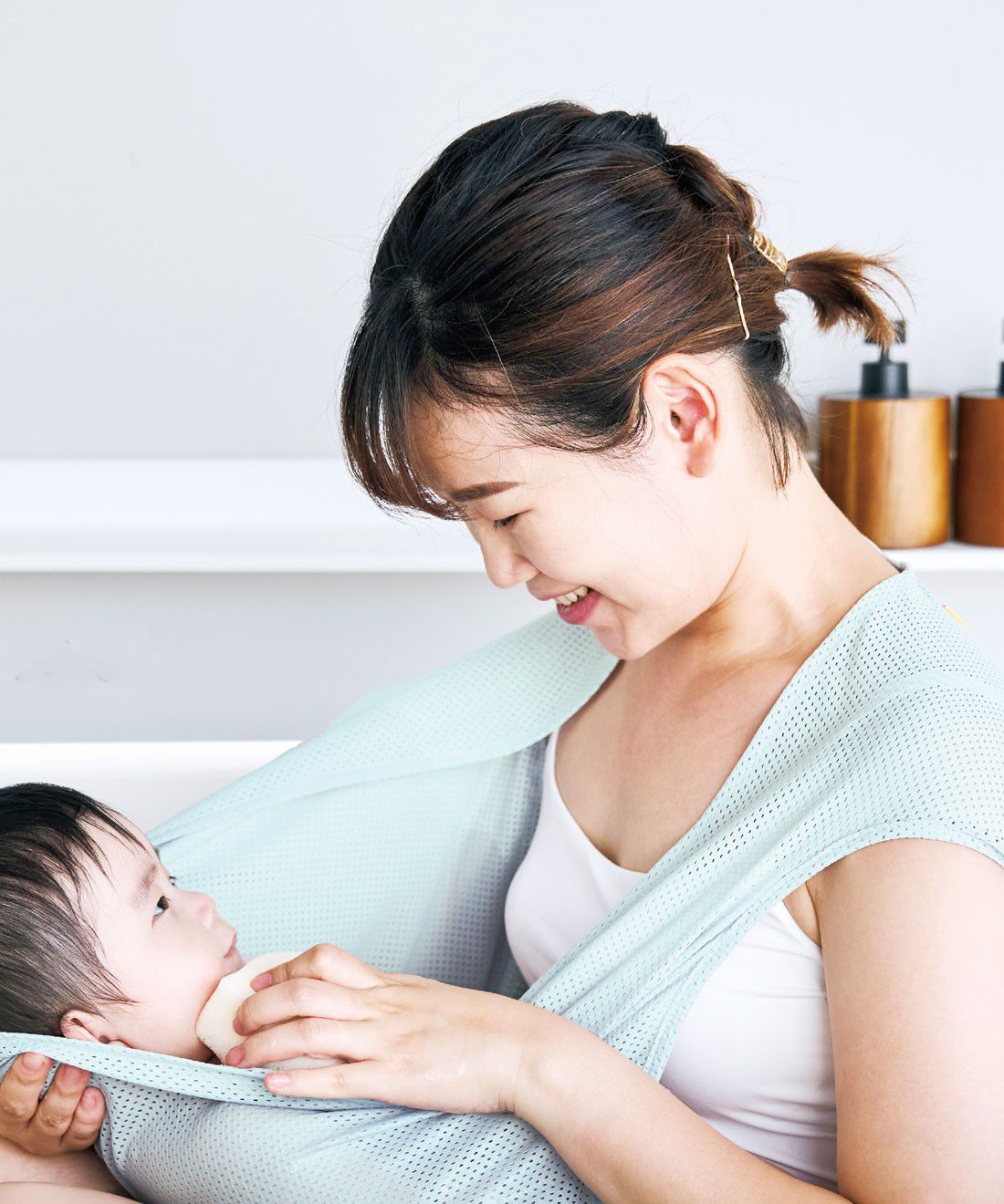 フェリシモMama|[Mama select]EDISONmama あかちゃんのお風呂デビューに おふろサポートくるむん〈ライトブルー〉