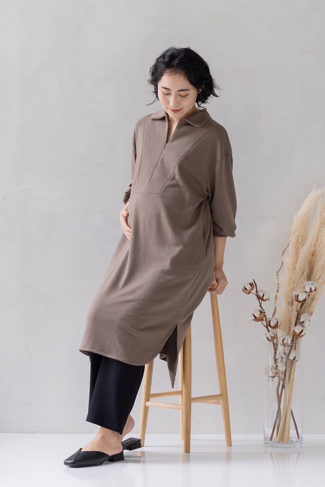 FELISSIMO Mama|Moredde　マタニティから産後も使える　授乳がらくちんフロントジップデザインのワンピ＆リブパンツルームウェアセット　〈カーキ×ブラック〉