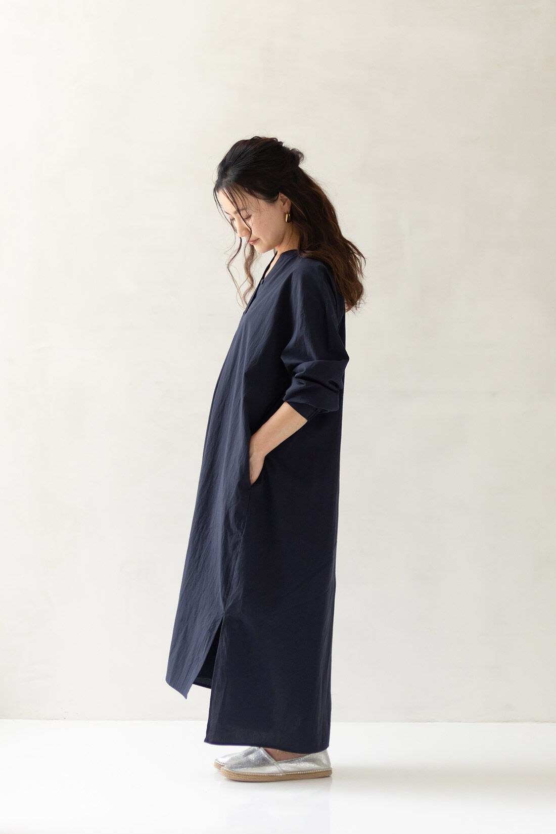 FELISSIMO Mama|Moredde　マタニティから産後も使える　ママによりそう無地ワンピースパジャマ〈オフホワイト〉|model:H149cm　着用サイズ：Mサイズ　※お届けするカラーとは異なります。