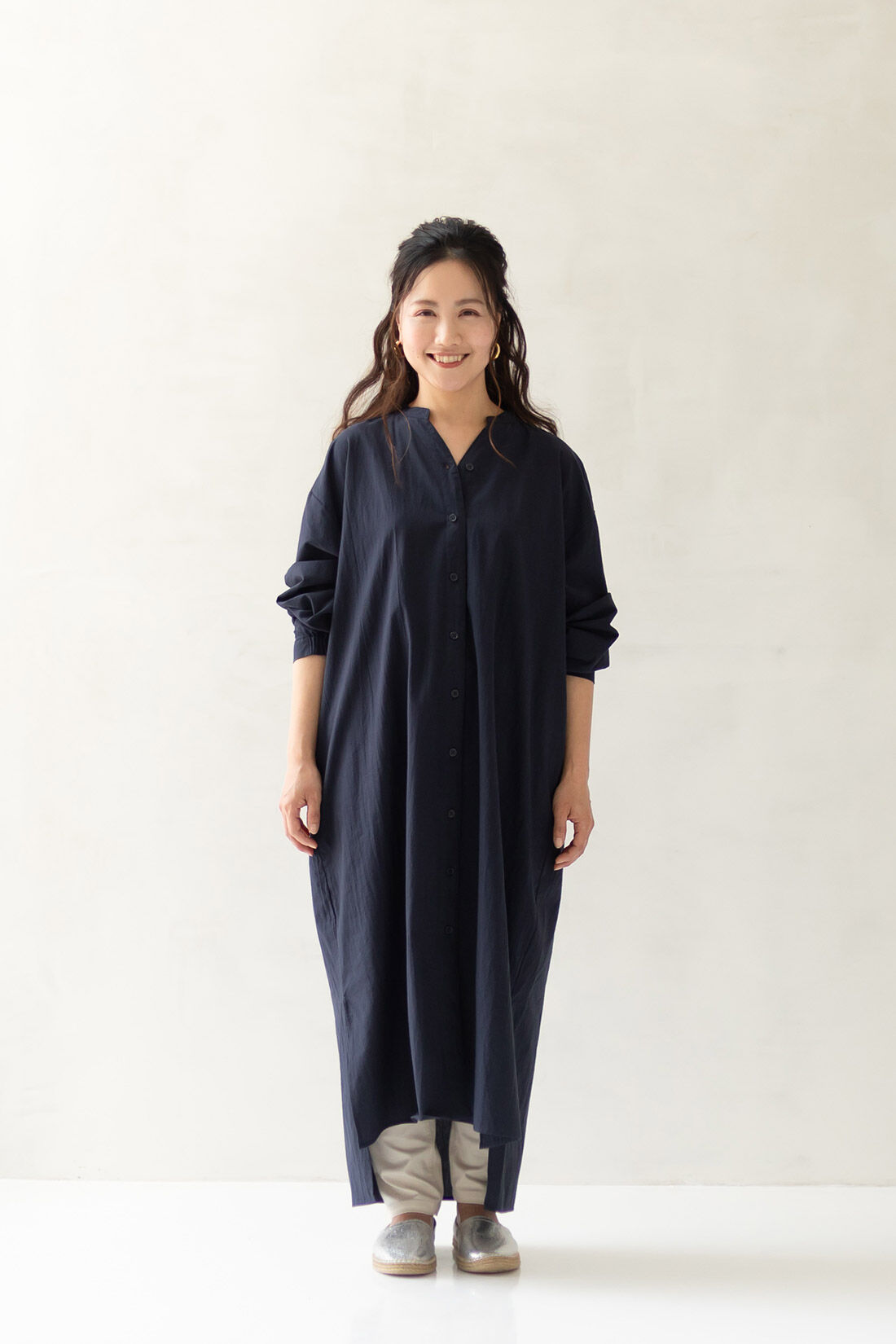 FELISSIMO Mama|Moredde　マタニティから産後も使える　ママによりそう無地ワンピースパジャマ〈オフホワイト〉|model:H149cm　着用サイズ：Mサイズ　※お届けするカラーとは異なります。