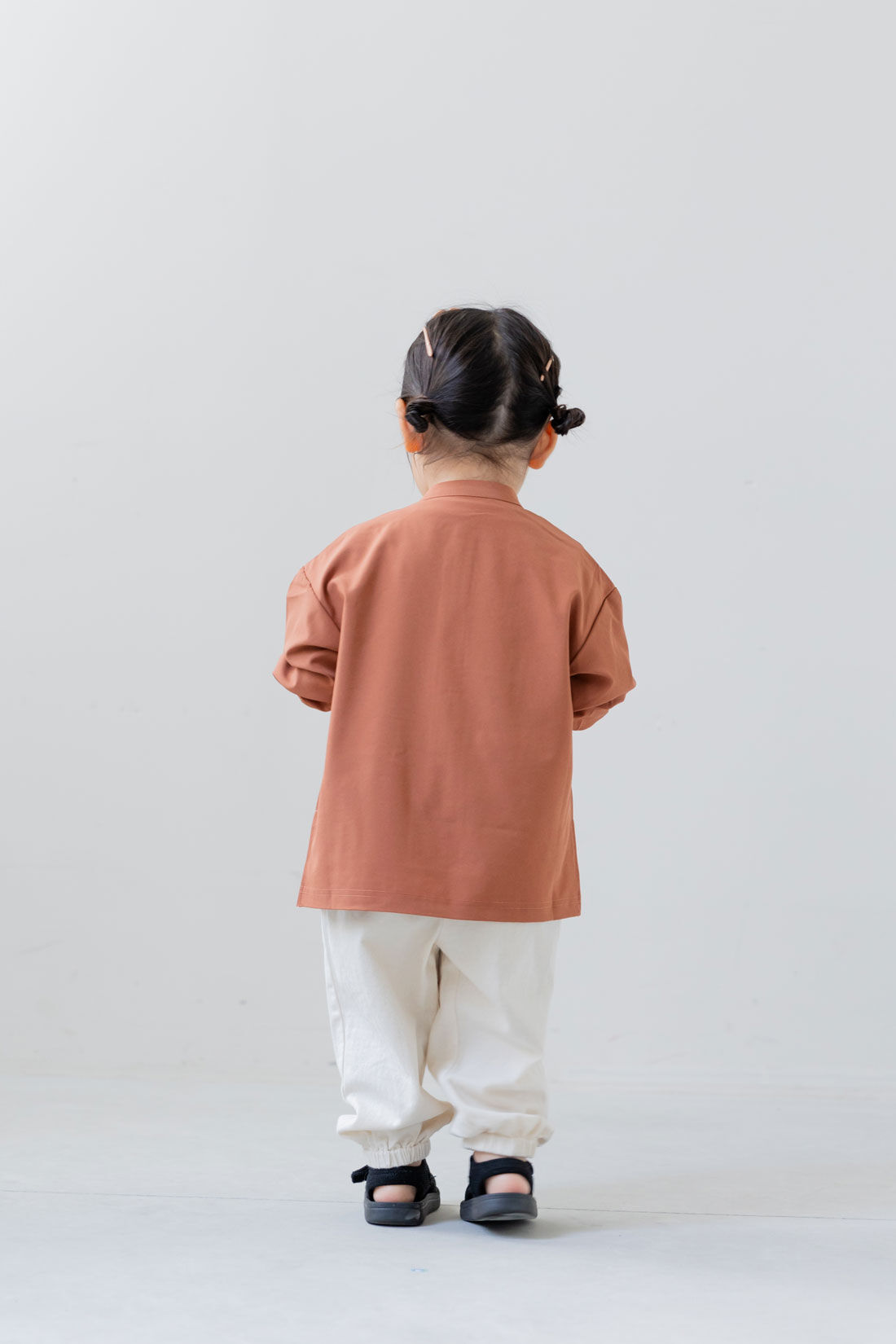 FELISSIMO Mama|Moredde　オーバーサイズのシャツみたいなUVカットキッズラッシュガード〈アプリコットブラウン〉