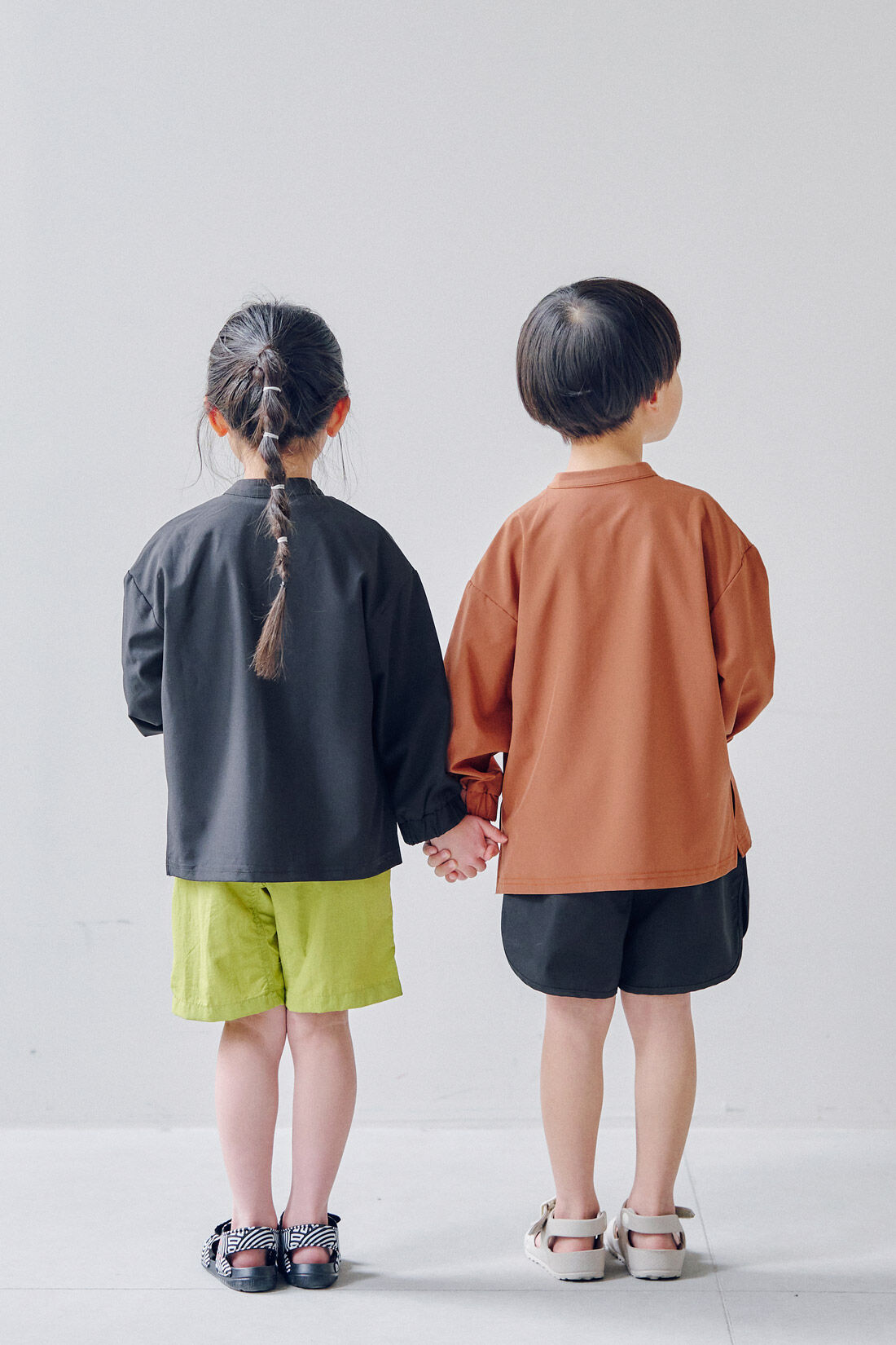 FELISSIMO Mama|Moredde　オーバーサイズのシャツみたいなUVカットキッズラッシュガード〈ブラック〉