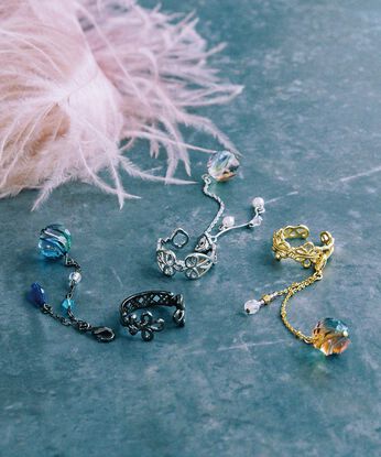 魔法部 | チャイナボタンモチーフ空色を宿したイヤカフリング