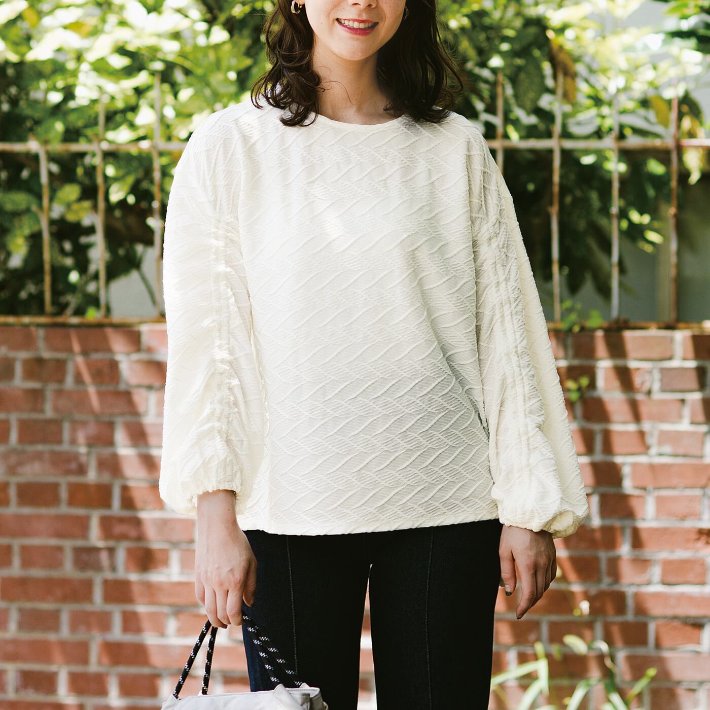 L'AMIPLUS|ラミプリュス　隠しドロストでクシュッ！　袖デザインも重ね着も楽しめる伸びやか素材のきれいＴブラウスの会