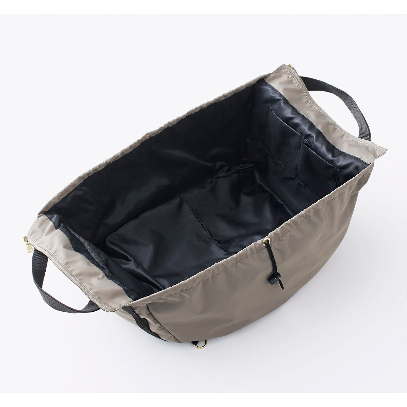 L'AMIPLUS|ラミプリュス　大量買いもらくらく！　レジカゴリュック〈ベーシックカラー〉の会|がばっと大きく開いた状態から……。