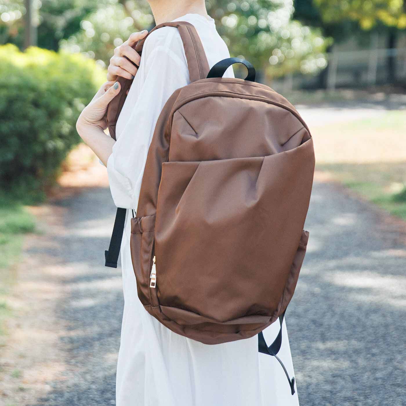 L'AMIPLUS［ラミプリュス］|ラミプリュス ガバッと開いて一目瞭然！ 9ポケ＆仕切りで仕分け上手 撥水スマートリュック〈パールココア〉