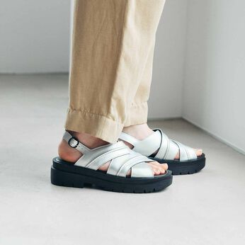 L'AMIPLUS［ラミプリュス］ | クロスカバー厚底ボリュームソールサンダル