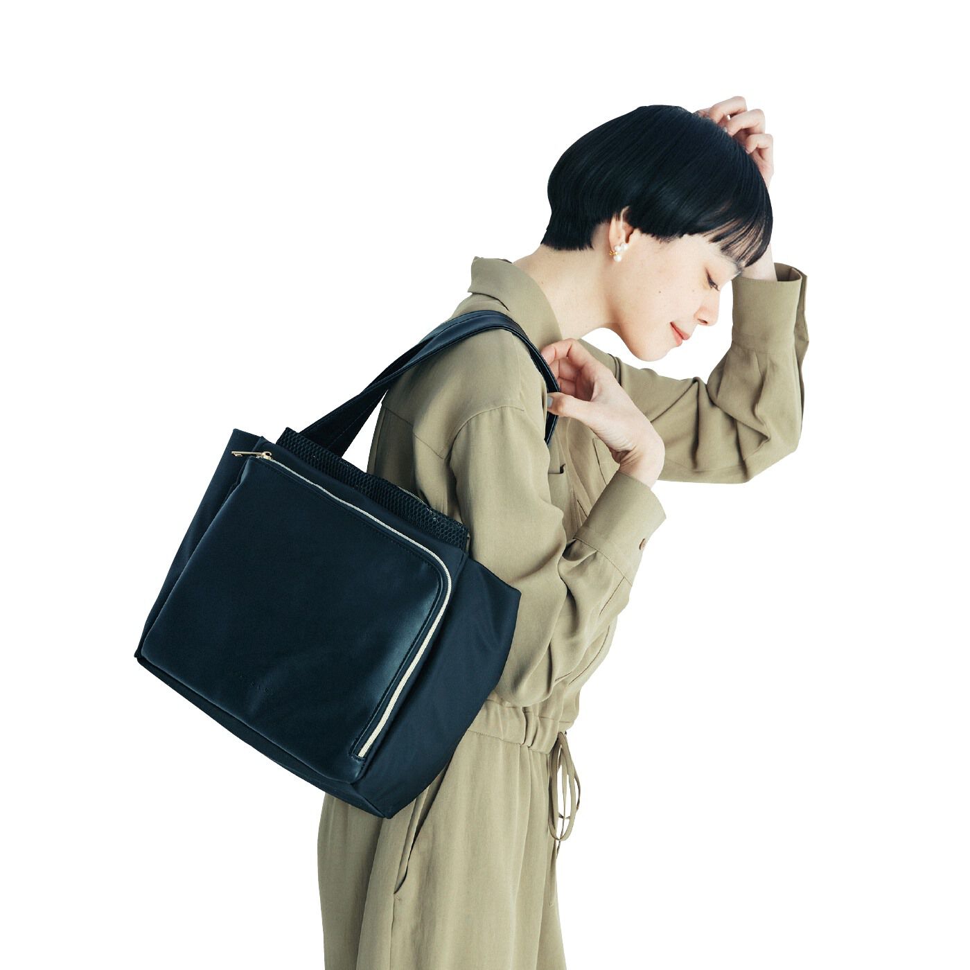 L'AMIPLUS［ラミプリュス］|ラミプリュス　内側総メッシュで整理整とん　異素材コンビのやわらか上品ボックストート〈リッチブラック〉
