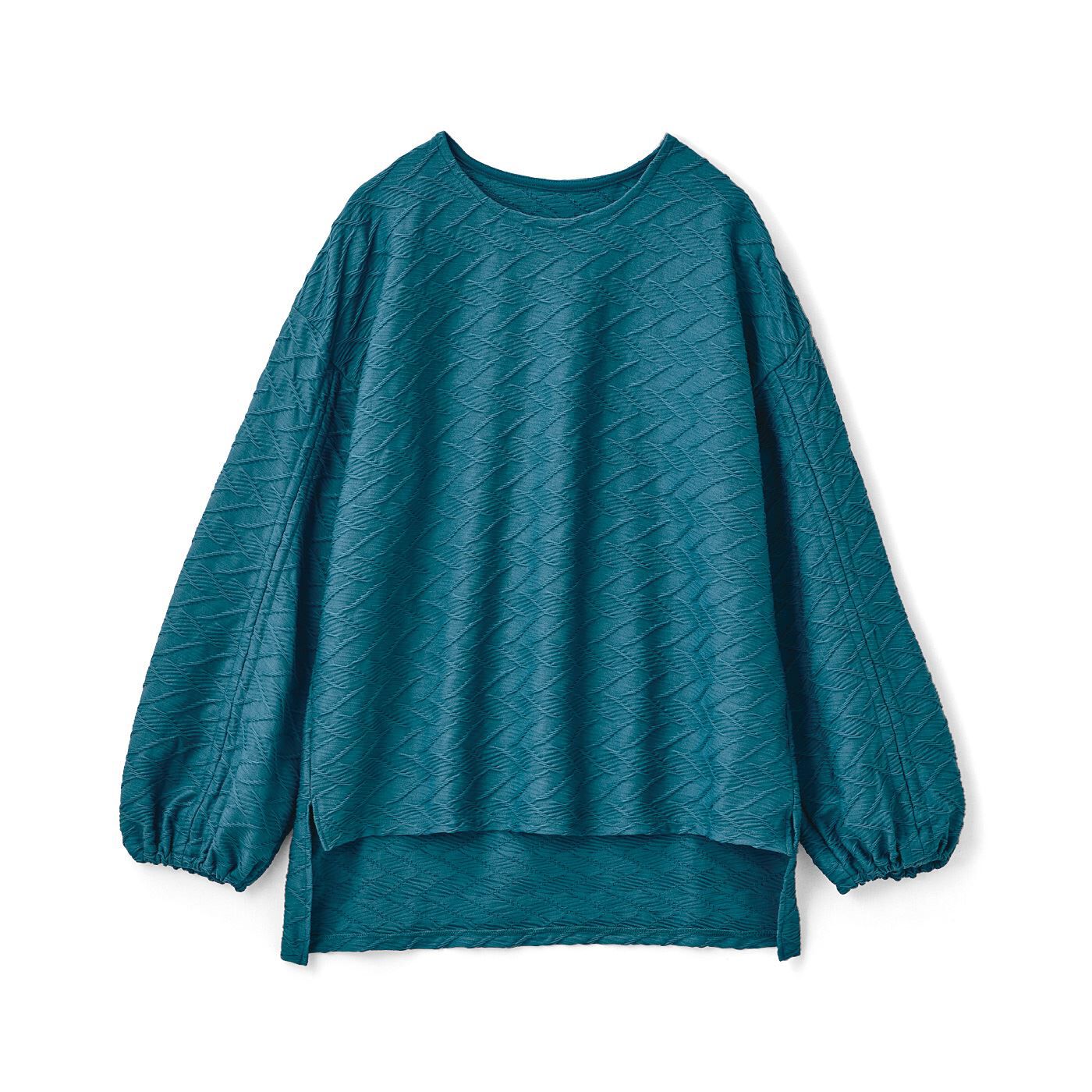 L'AMIPLUS|ラミプリュス　隠しドロストでクシュッ！　袖デザインも重ね着も楽しめる伸びやか素材のきれいＴブラウスの会|〈ブルーグリーン〉ゆったりシルエットだからインに薄手のニットを重ね着して、冬まで着られます◎