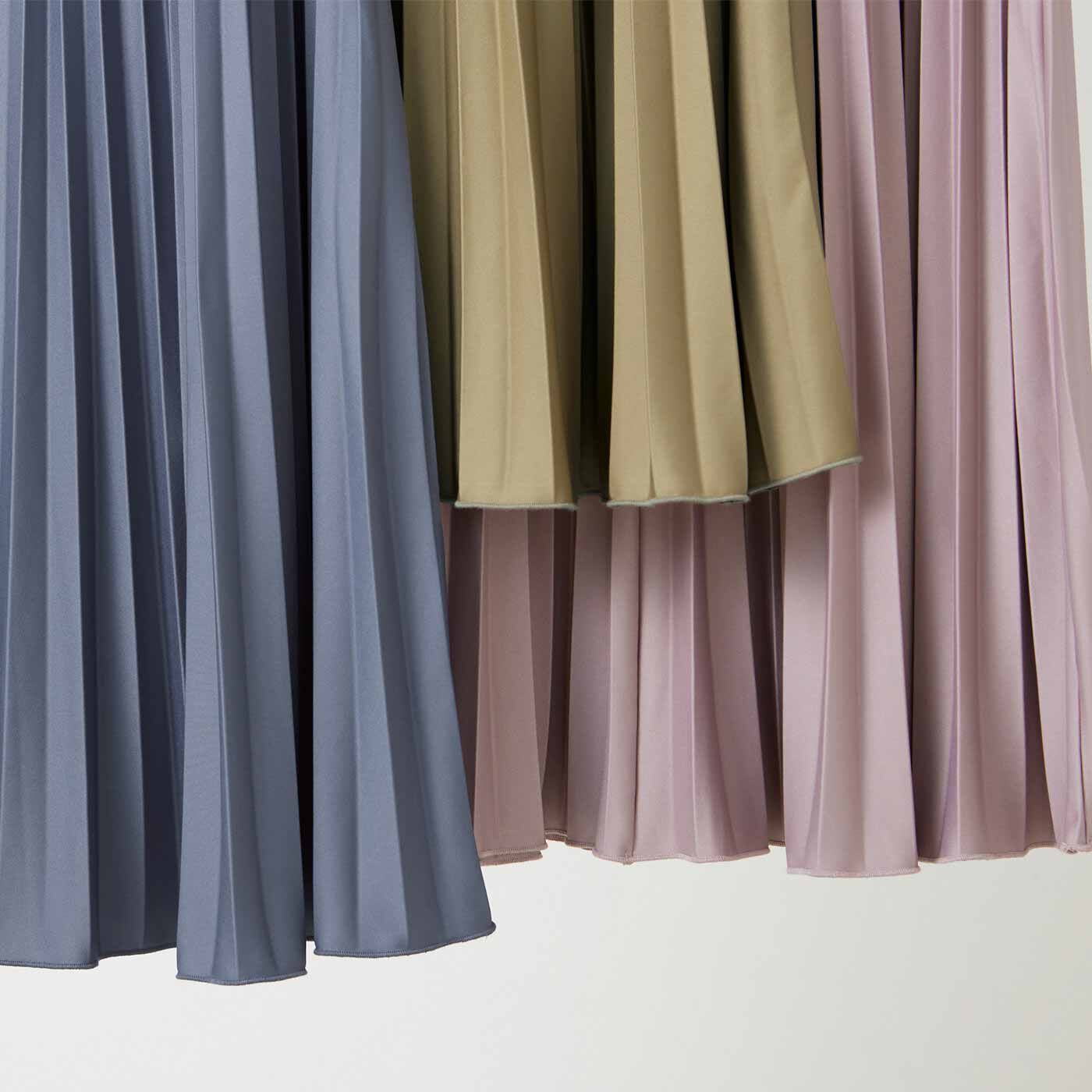 frauglatt|フラウグラット　ウエストらく設計♪ 大人のニュアンスカラー つや軽々プリーツスカートの会|スカート部分は、軽やかで落ち感がきれいなプリーツ加工のカットソー素材。