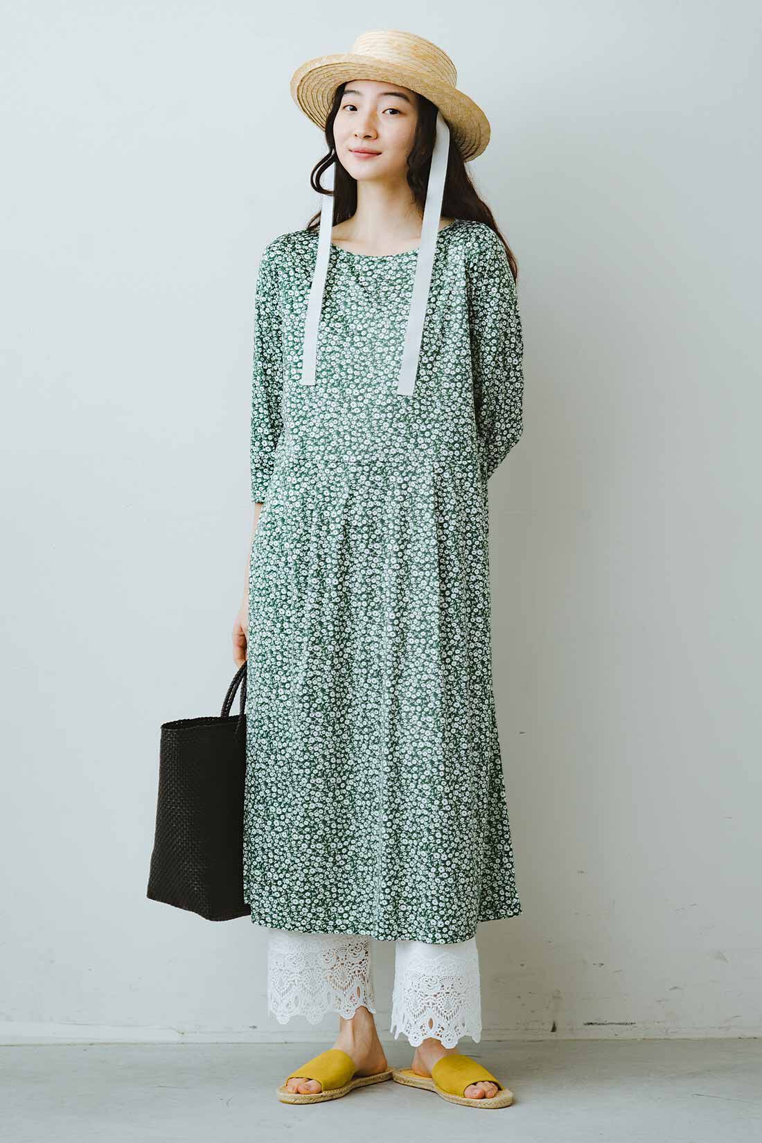 frauglatt|華やかレースが上品カットソーレギパンツのコーディネート