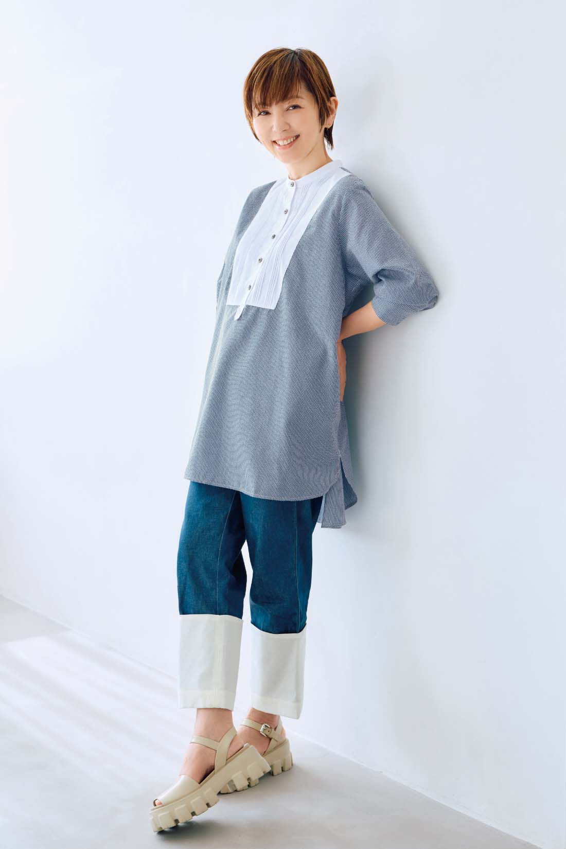 frauglatt［フラウグラット］|大人の女史会×frauglatt　顔うつり華やぐブザム切り替え レフ板チュニックシャツ|夏のストライプを堪能できる〈艶ネイビー〉