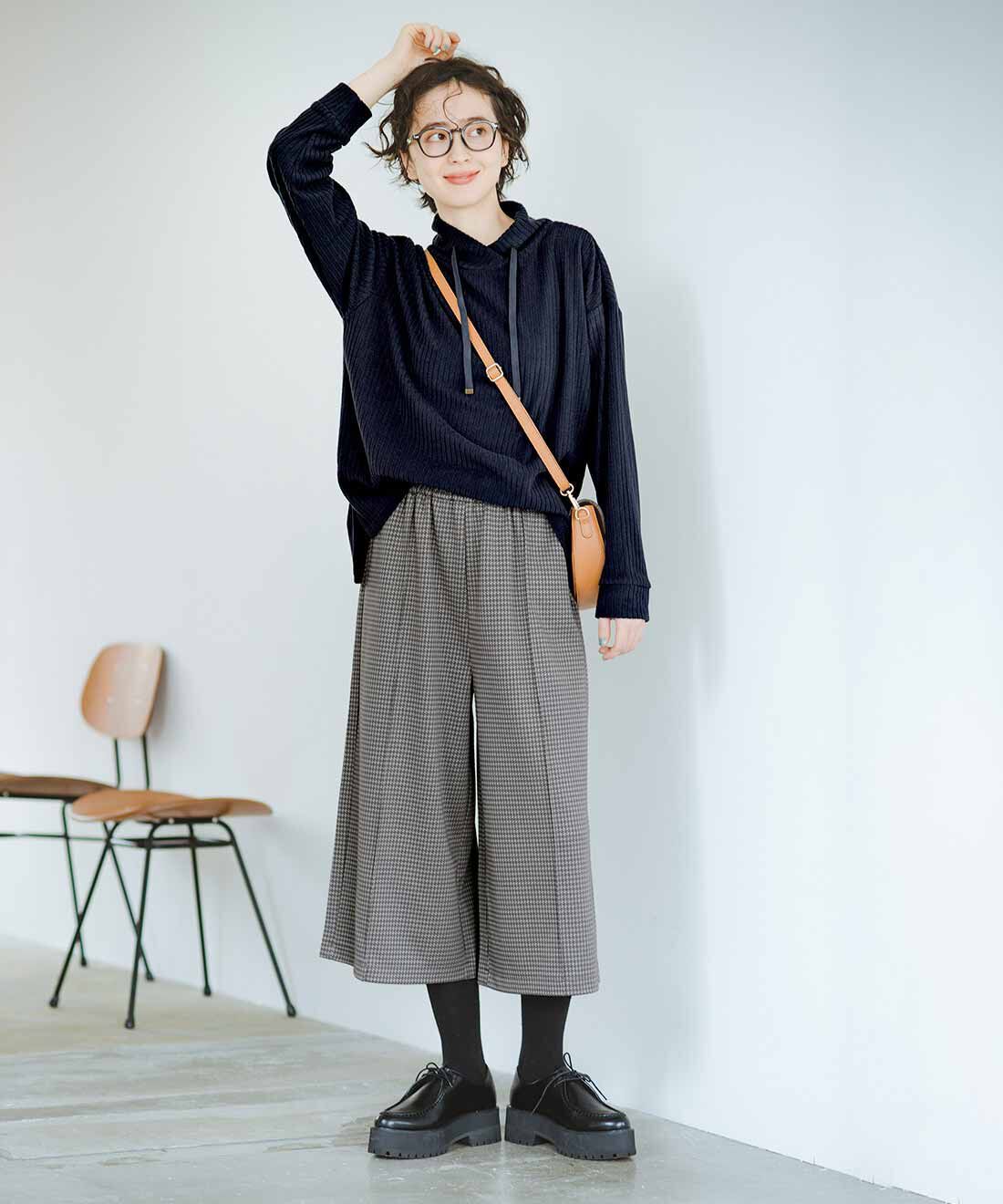 frauglatt|きれいめカットジャカード素材クロップドパンツのコーディネート