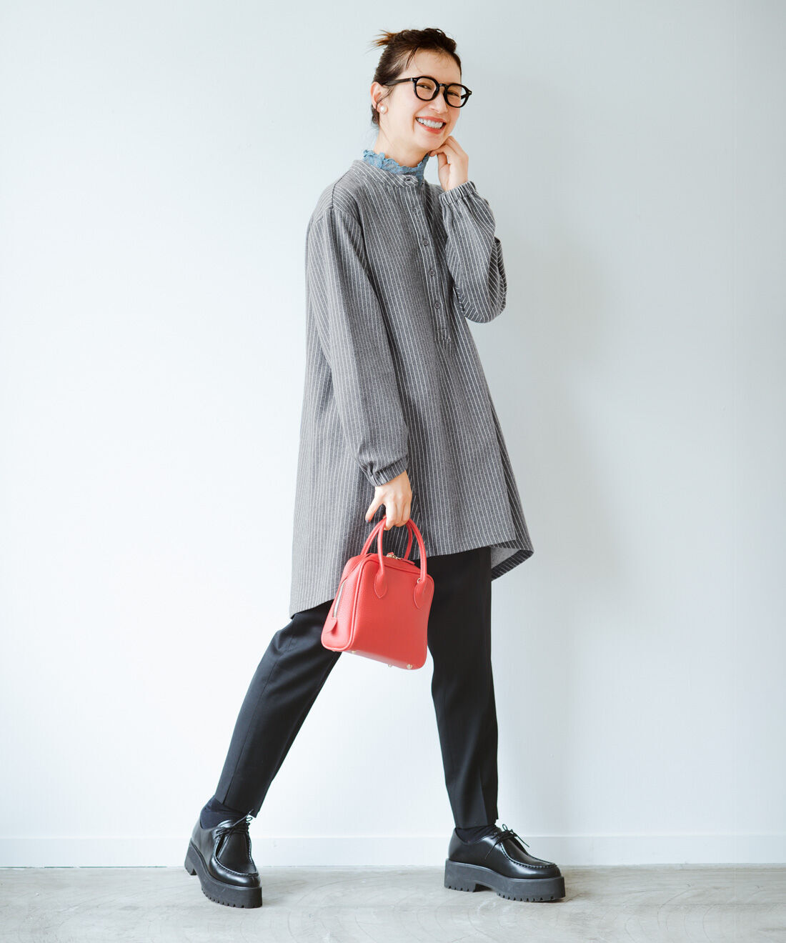 frauglatt|フレアーシルエットで細見えストライプチュニックと着脱らくちんなふんわりレース付け衿のコーディネート