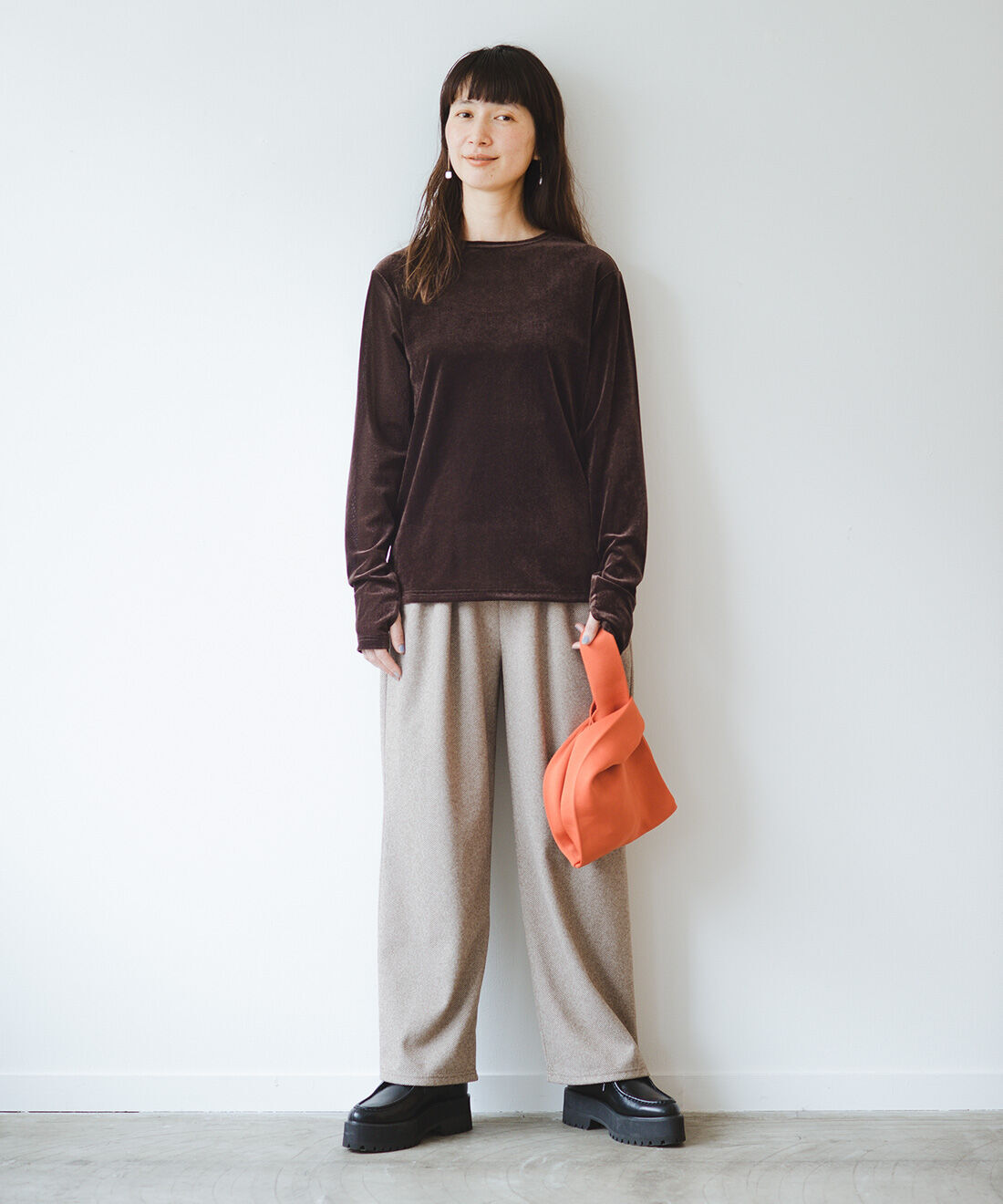 frauglatt|透け感が上品♪ 大人のつややかシアーベロアトップスのコーディネート