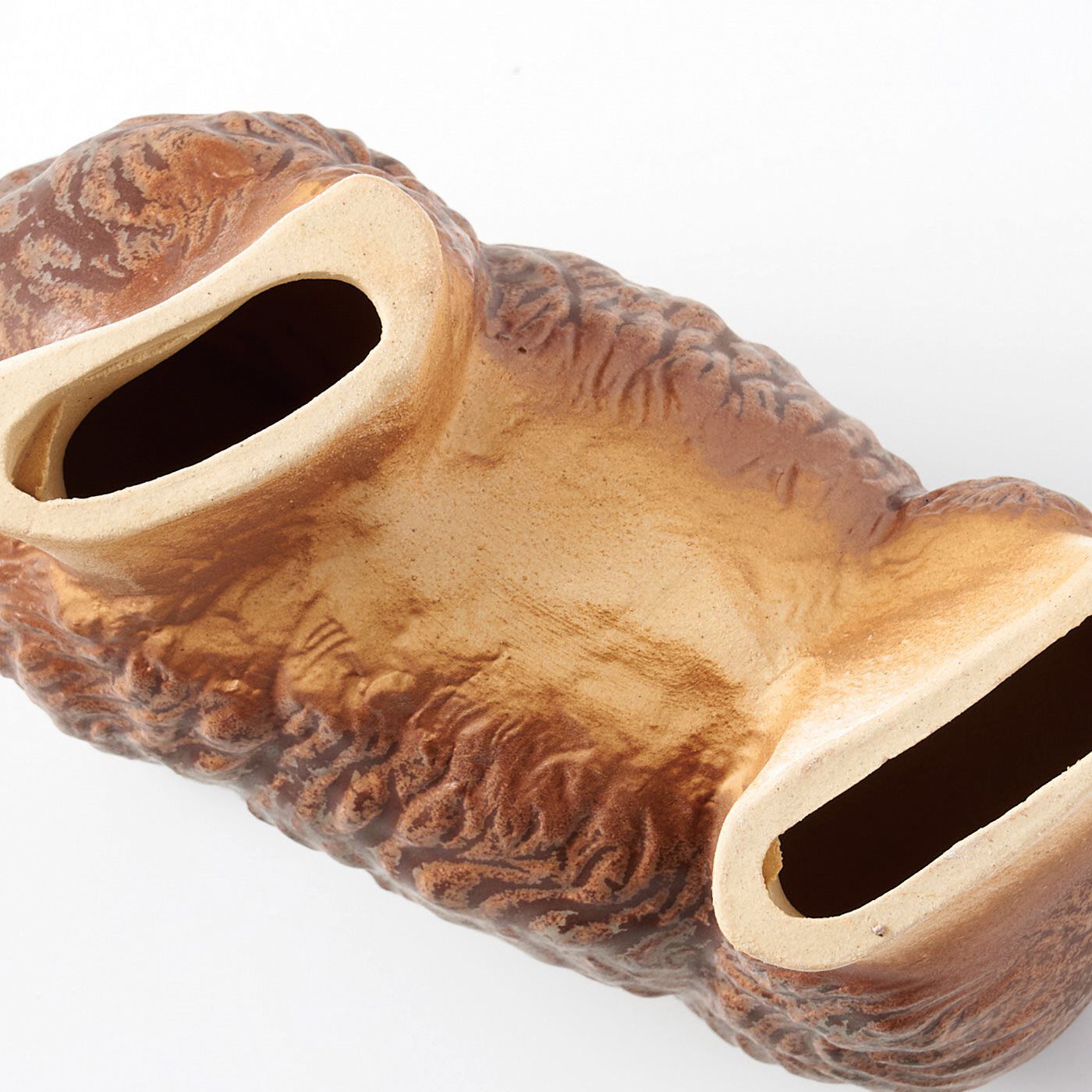 am&be|ａｍ＆ｂｅ　釉薬（ゆうやく）のぬくもりある表情が愛らしい　幸運を呼び込む　信楽焼のひつじ〈ショコラ〉|中は空洞です。