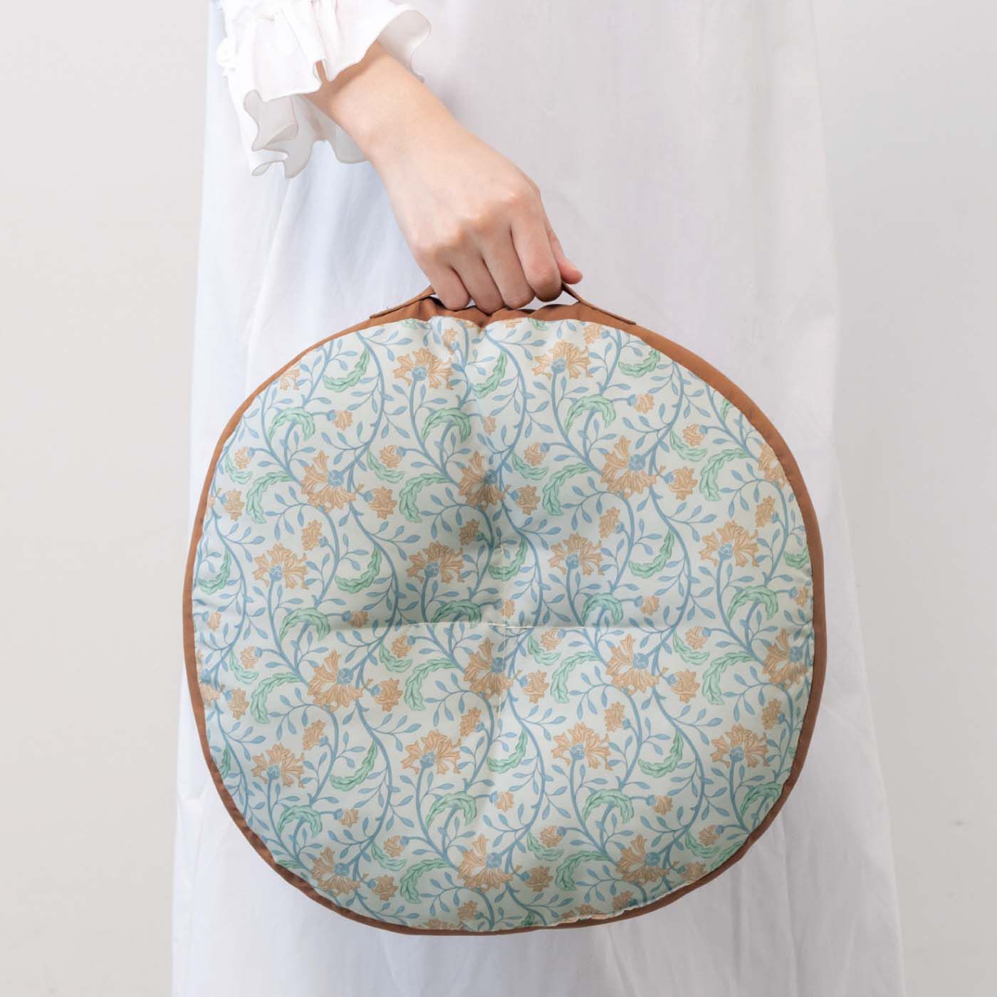 am＆be［アンビィ］|am＆be　アンティークフラワー 床もいすも華やかに洗えるリバーシブル座布団クッションの会