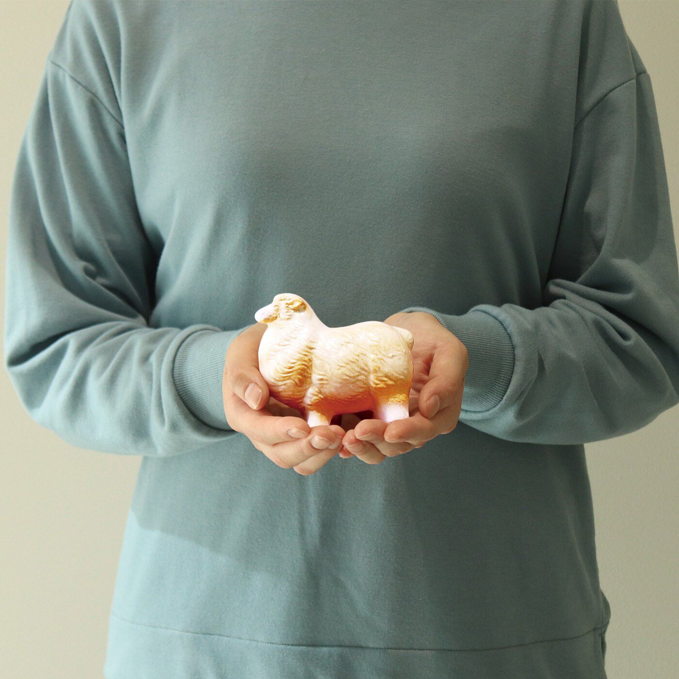 am＆be［アンビィ］|ａｍ＆ｂｅ　釉薬（ゆうやく）のぬくもりある表情が愛らしい　幸運を呼び込む　信楽焼のひつじ〈スモール〉の会