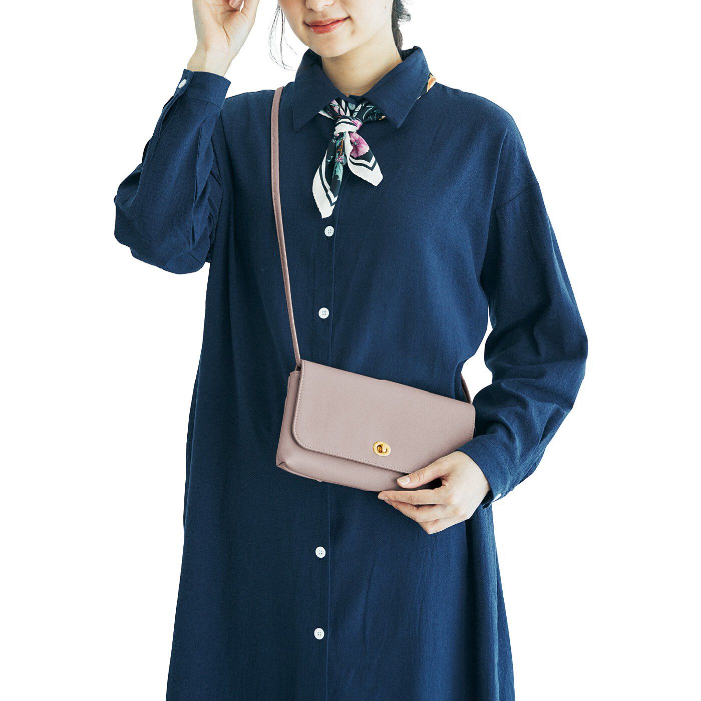 am＆be［アンビィ］|ａｍ＆ｂｅ　ショルダーストラップ付きで肌身離さず持ち歩き　お金と仲よくなる３点セット長財布|スマホも入るのでこれだけでお出かけＯＫ。