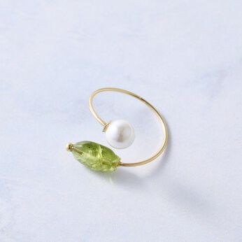OSYAIRO | 天然石と貝パールのリング〈グリーン／ペリドット〉