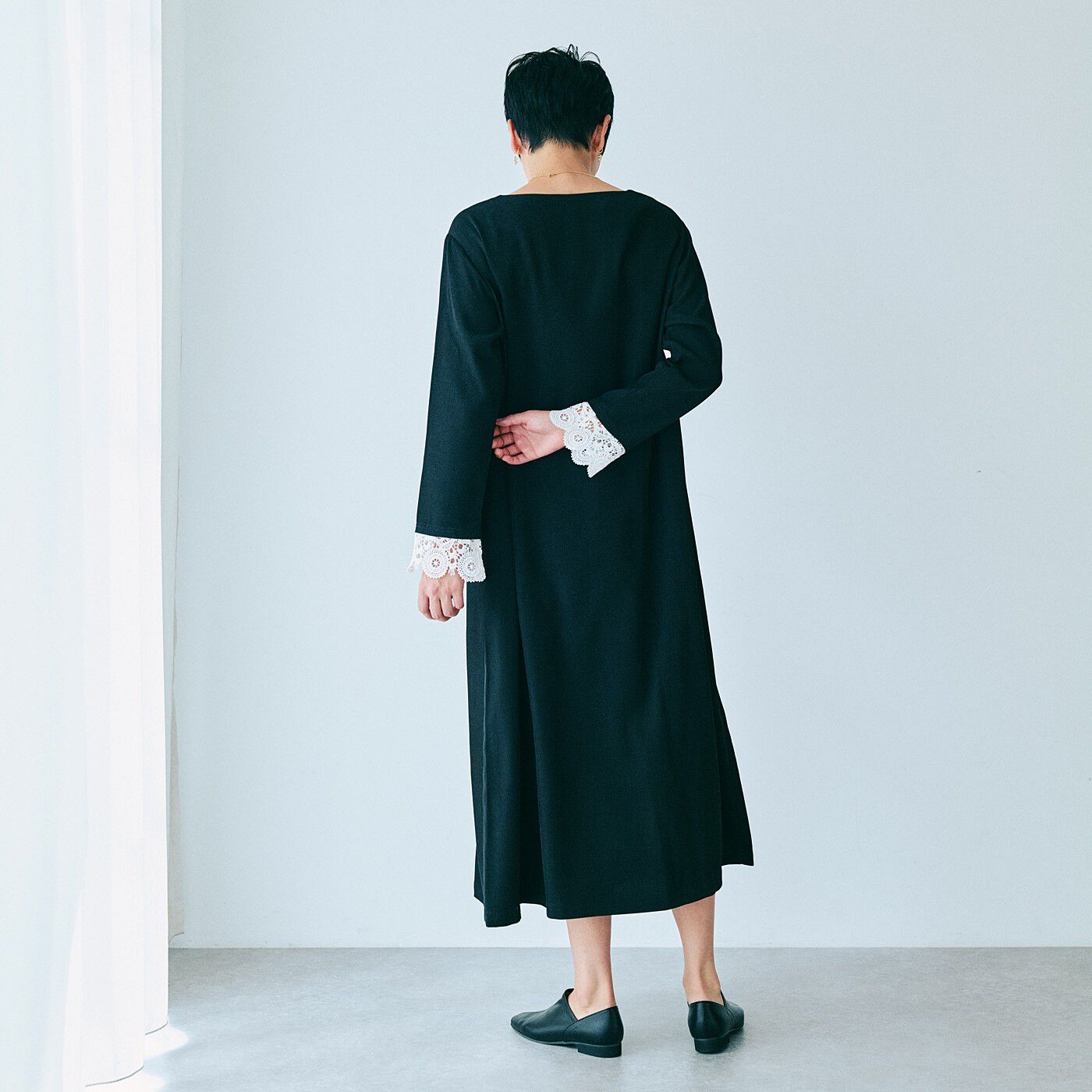 el:ment［エルメント］|el:ment　袖口のアンティーク調レースが揺れる　洗練ブラックロングワンピース|〈back style〉