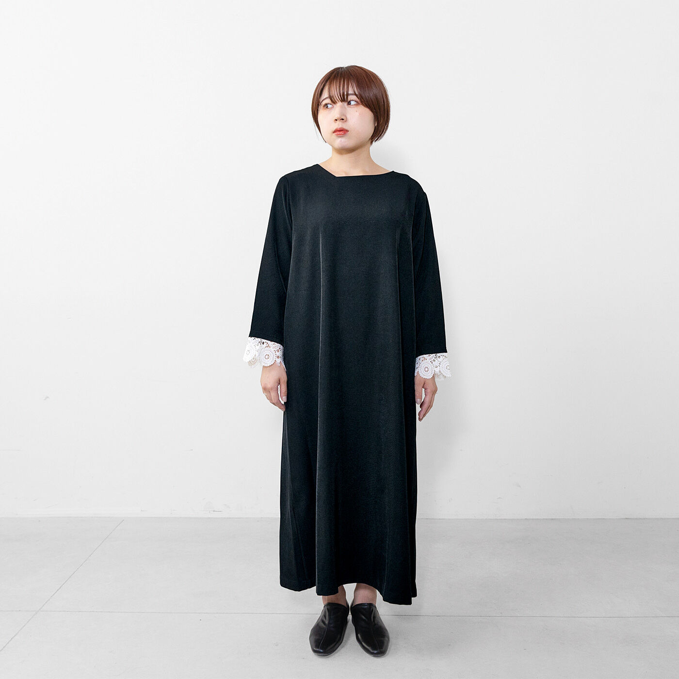 el:ment［エルメント］|el:ment　袖口のアンティーク調レースが揺れる　洗練ブラックロングワンピース|身長155cm、Mサイズ着用