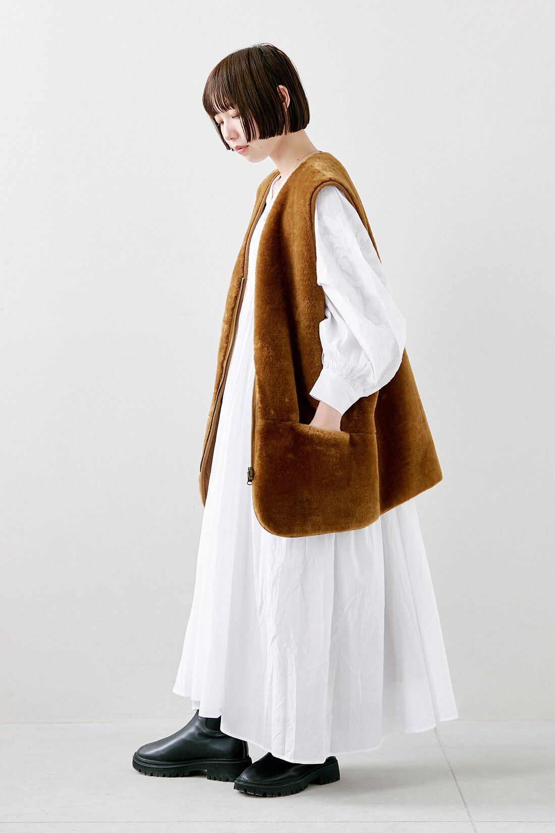 MEDE19F|リバーシブルフェイクファーベスト〈アンバーブラウン〉のコーディネート|【着用サイズ】ベスト：M　ワンピース：１（MP〜LP）