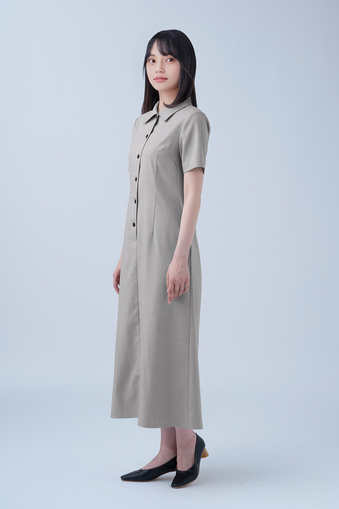 IEDIT|平成のエレガンスラインにこだわって仕立てた 美しき 復刻 ワンピース 〈グレー〉のコーディネート|モデル身長：152cm　着用サイズ：MP