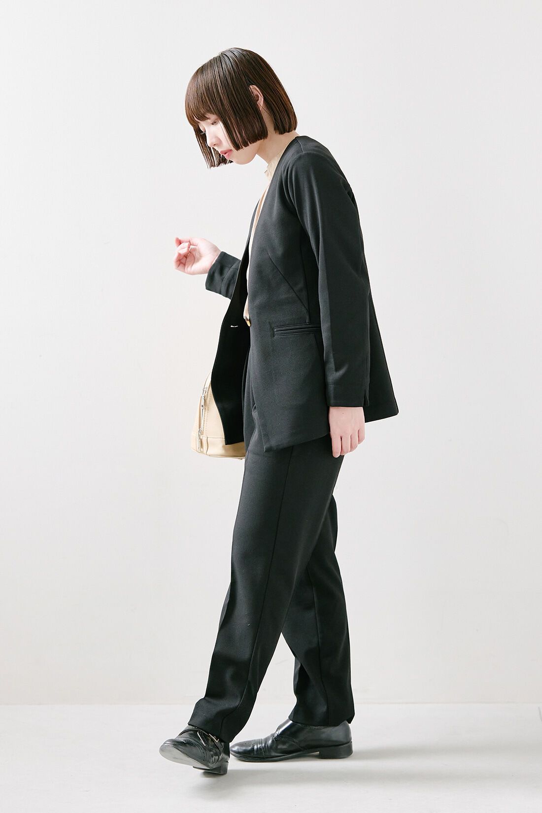 IEDIT|帯電防止加工 純黒素材 裏微起毛 バレエフィット（R） ジャケット〈ブラック〉のコーディネート|【着用サイズ】ジャケット：SP　トップス：S　パンツ：SP