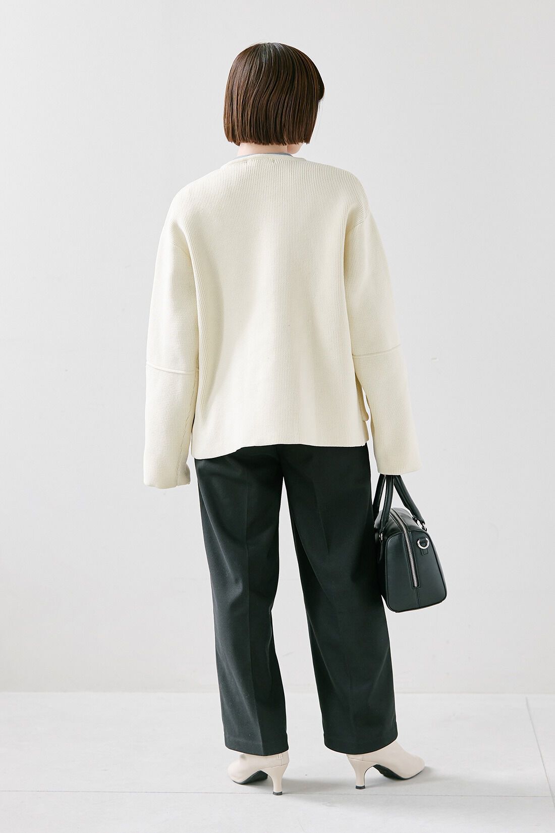 IEDIT|カーデ以上 コート未満 こなれ オーバーサイズ ニットジャケット〈オフホワイト〉のコーディネート|【着用サイズ】ジャケット：S　トップス：S　パンツ：SP