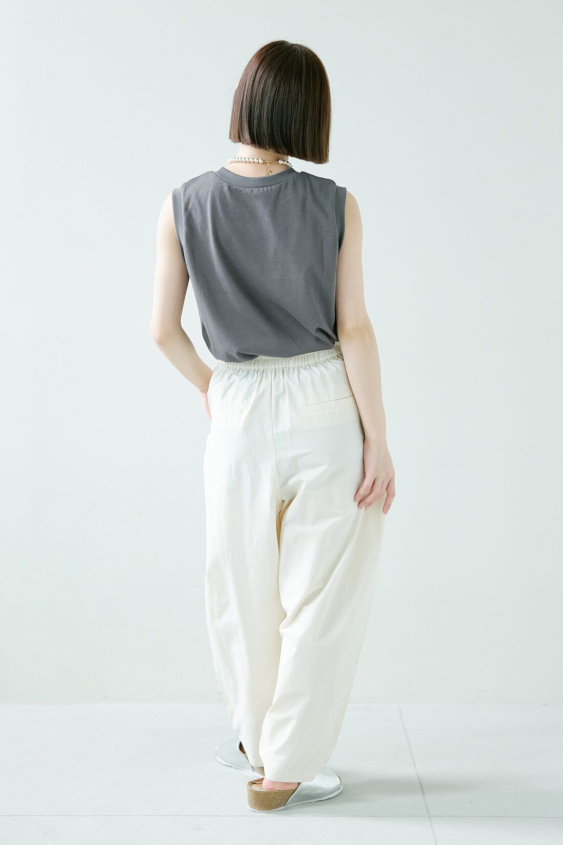 THREE FIFTY STANDARD|接触冷感 タック ボリューム パンツ〈アイボリー〉のコーディネート|【着用サイズ】トップス：M　パンツ：SP