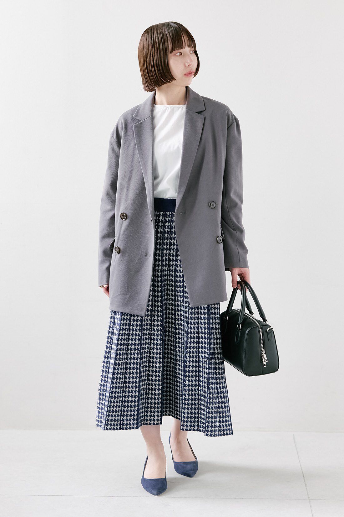 IEDIT|小森美穂子さんコラボ ゆるシルエット こなれ見え ジャケット〈チャコールグレー〉と着まわし便利 ニットトップス ジャカードスカート ベストバランスセット〈ネイビー〉のコーディネート|【着用サイズ】ジャケット：S　トップス：S　スカート：SP