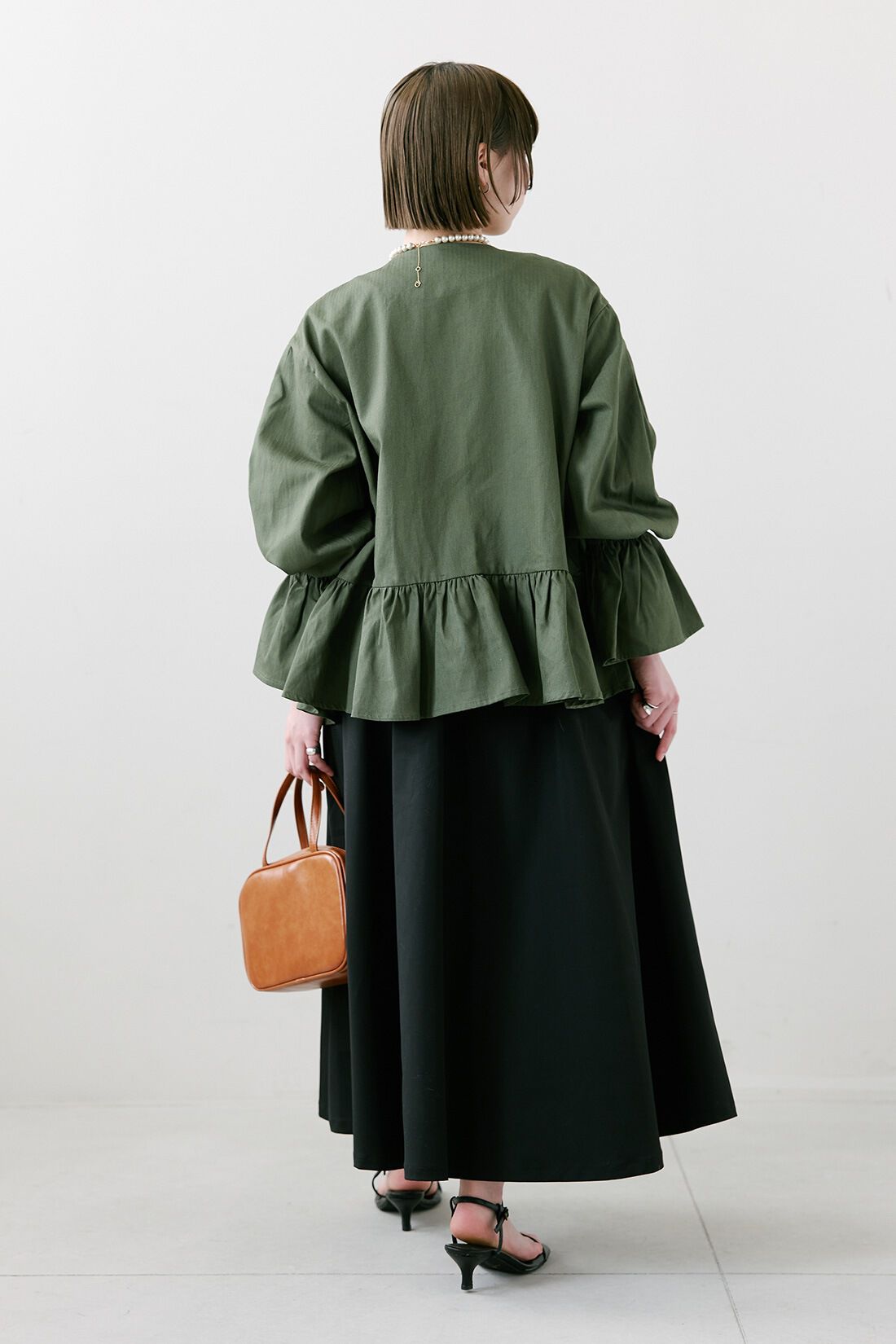 IEDIT|シャリ感 ニット 撥水 スカート ドッキング ワンピース 〈ブラック〉のコーディネート