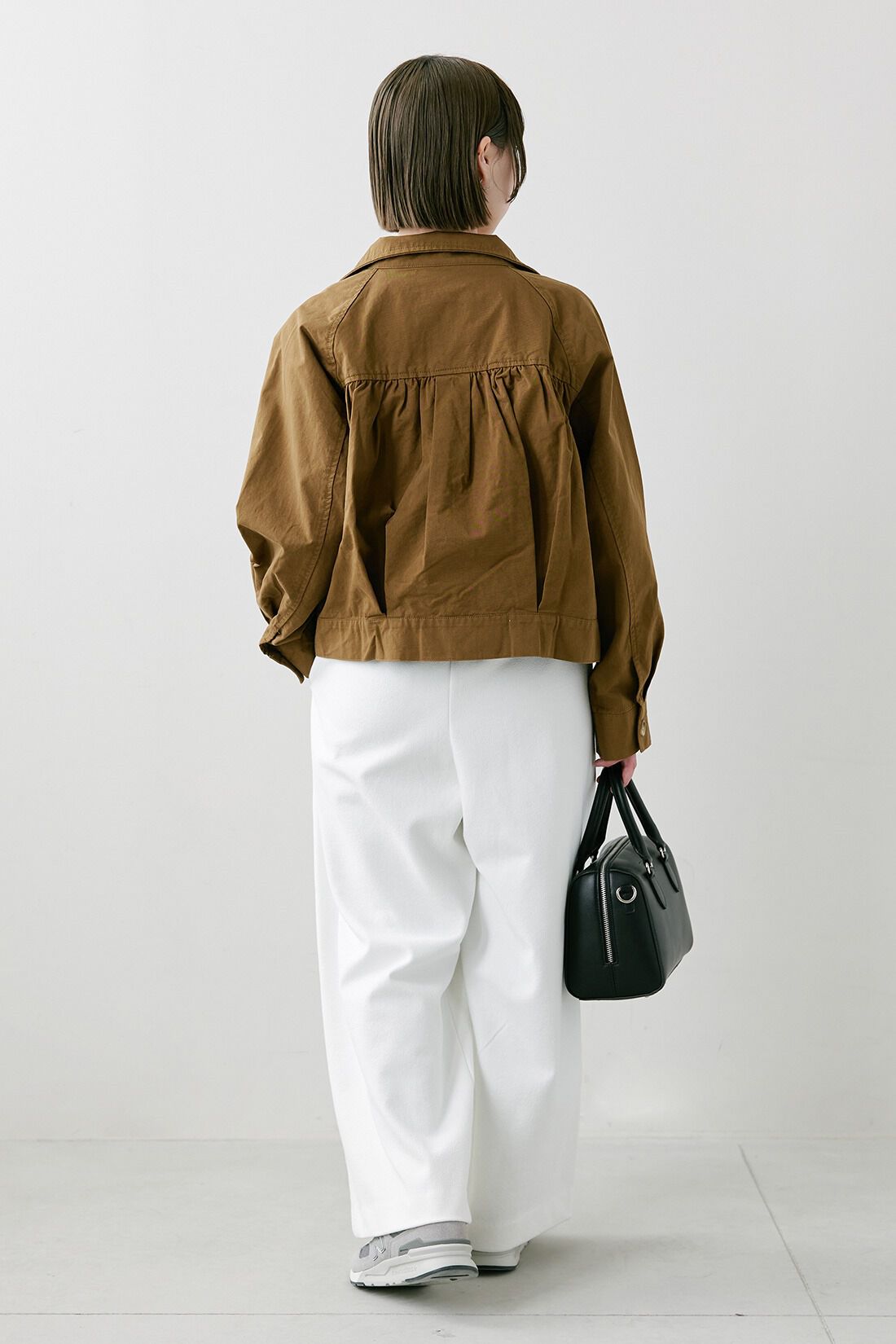 IEDIT|山本莉子さん パリ 蚤の市 アンティーク ジャケット キャメル ブラウンのコーディネート