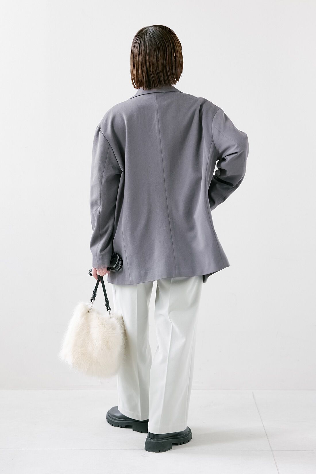 THREE FIFTY STANDARD|小森美穂子さんコラボ ゆるシルエット こなれ見え ジャケット〈チャコールグレー〉と裏がとぅるすべ ほっと適温 きれい見え 撥水加工 UVカット パンツ〈グリーン〉のコーディネート|【着用サイズ】ジャケット：S　トップス：M　パンツ：SP