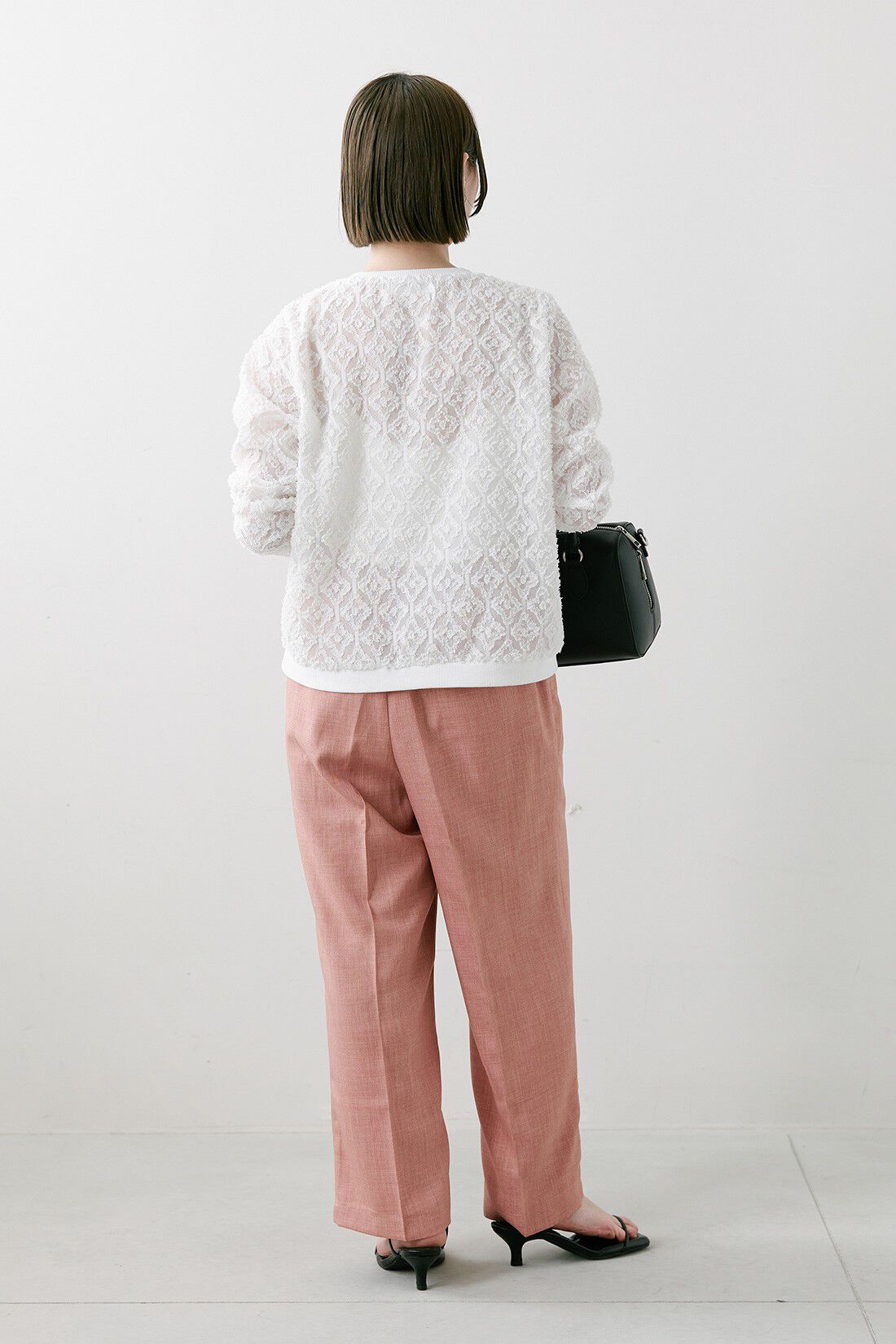 IEDIT|きれい見え らくちん 麻見え イージー パンツ ピーチピンク ピンクのコーディネート