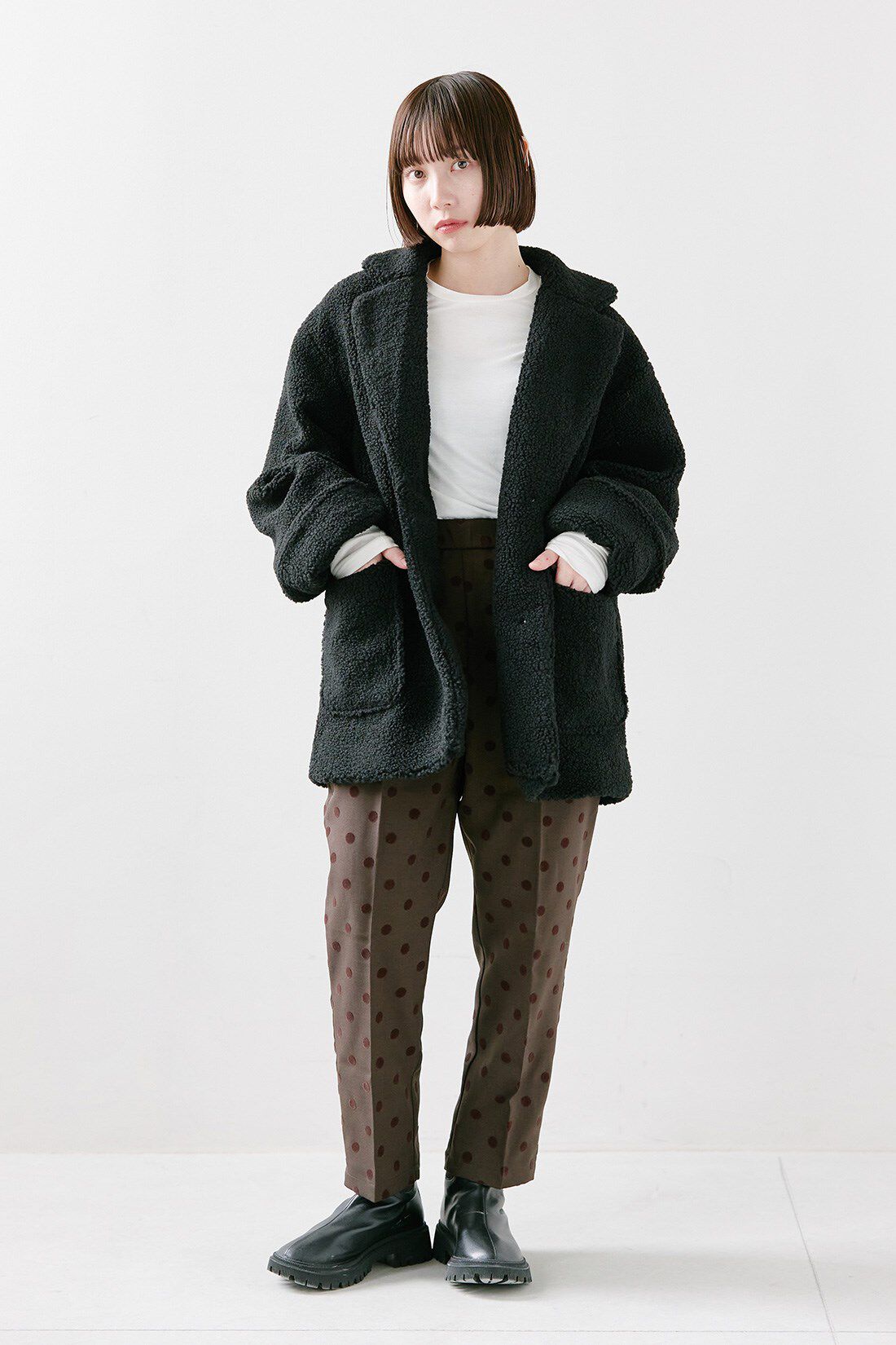 IEDIT［イディット］|はまじ オシャレ見え ボア素材ジャケットコート〈ブラック〉とシアークルーネックロングＴシャツ　ＴＦＳのコーディネート|【着用サイズ】ジャケット：S　トップス：M　パンツ：SP