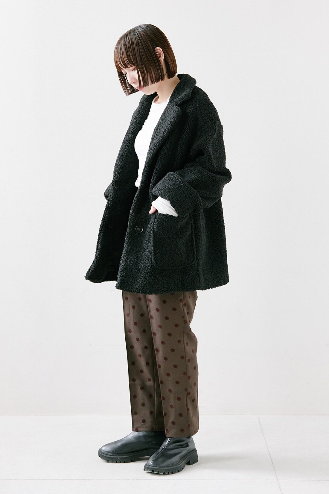 IEDIT［イディット］|はまじ オシャレ見え ボア素材ジャケットコート〈ブラック〉とシアークルーネックロングＴシャツ　ＴＦＳのコーディネート|【着用サイズ】ジャケット：S　トップス：M　パンツ：SP