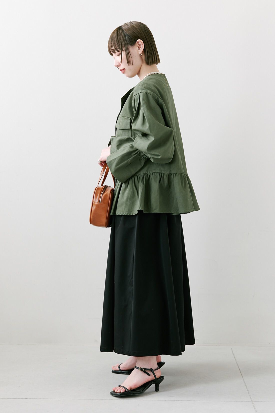 IEDIT|シャリ感 ニット 撥水 スカート ドッキング ワンピース 〈ブラック〉のコーディネート