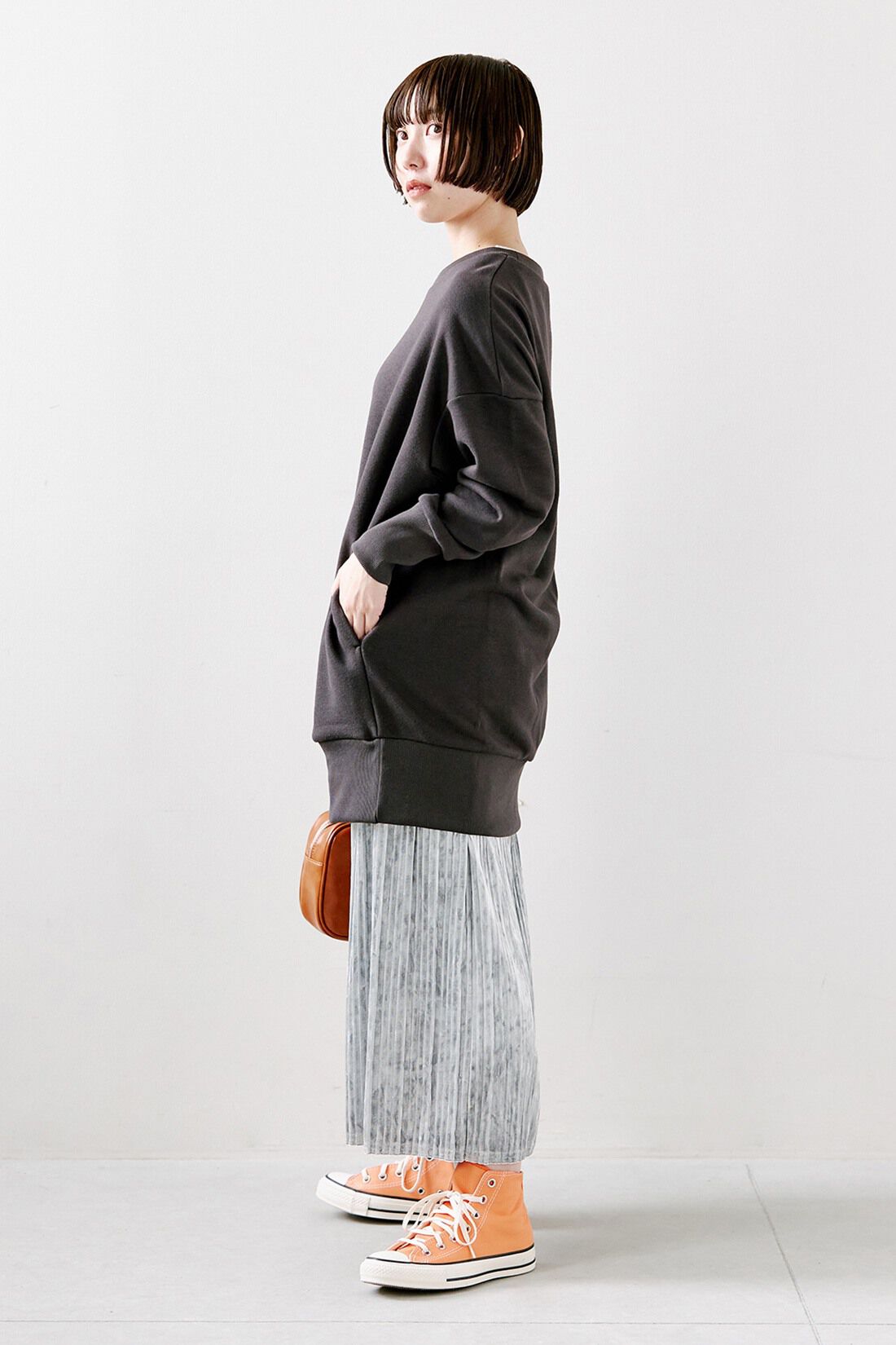 IEDIT|きくちあつこさん コラボ ポケット付き オーバーサイズ スウェット〈チャコールグレー〉のコーディネート|【着用サイズ】トップス：S　スカート：SP