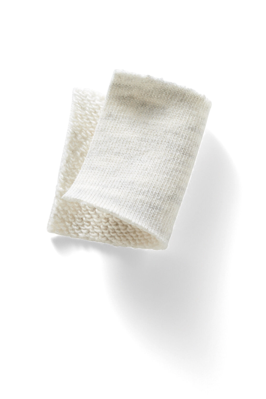 フェリシモファッションニュース|ヘンリーネックスウェット〈グレージュ〉|伸びやかで着心地は軽やか。杢（もく）感のあるグレージュの裏毛素材。