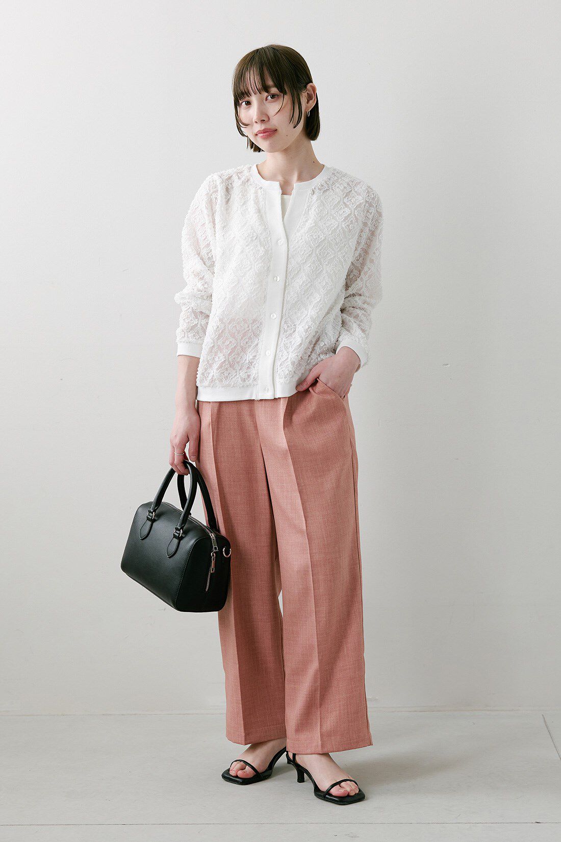 IEDIT|きれい見え らくちん 麻見え イージー パンツ ピーチピンク ピンクのコーディネート