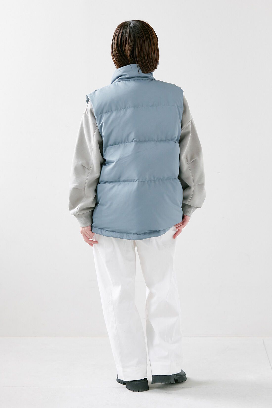 IEDIT|栞里ちゃん ニュアンスカラー ダウンベスト〈ブルーグレー〉のコーディネート|【着用サイズ】ベスト：S　トップス：S　パンツ：SP