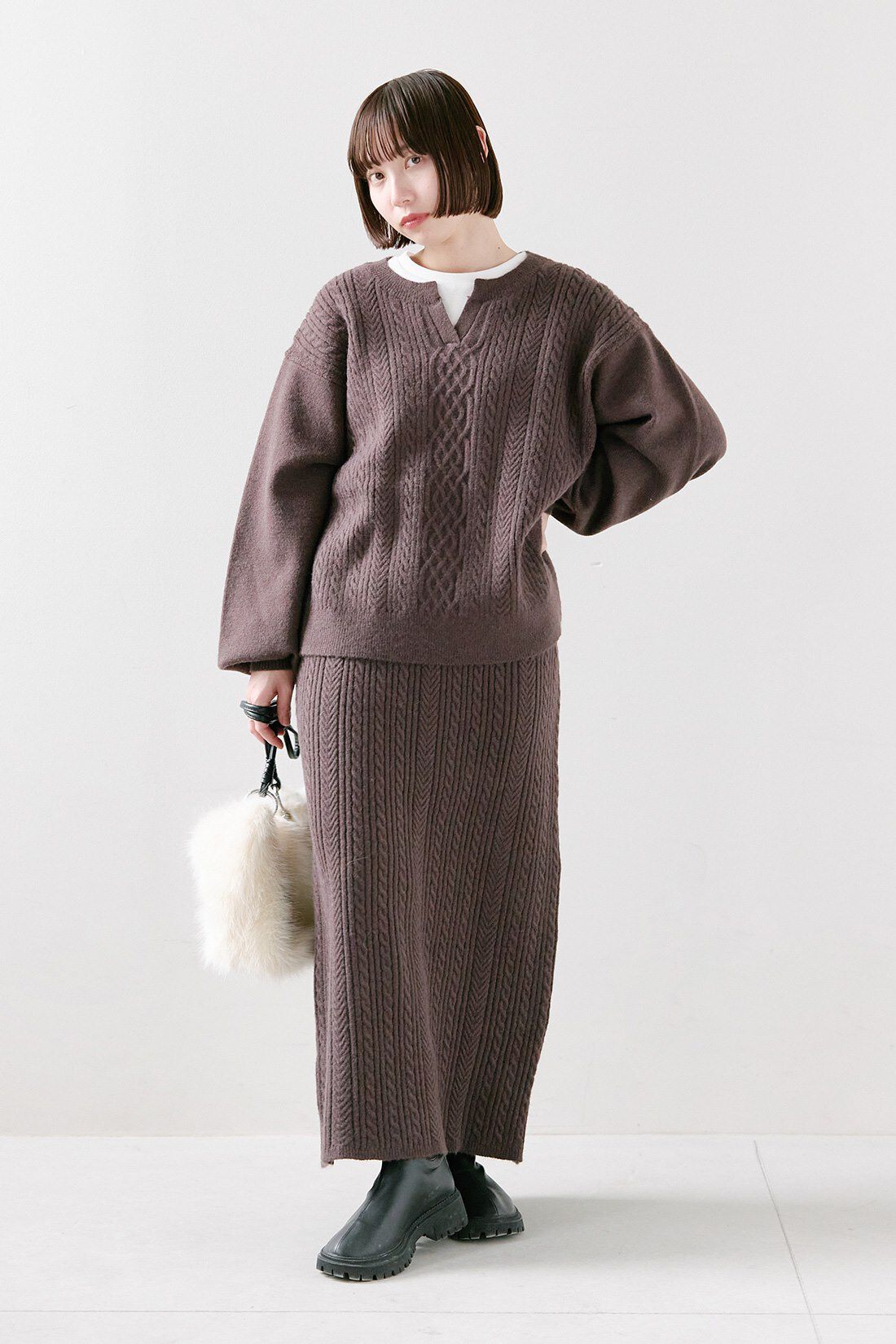 Live in comfort［リブインコンフォート］|くぼっち 上品 ケーブル編み ニット トップス スカート セットアップ ブラウン 茶のコーディネート|【着用サイズ】セットアップ：MP　トップス：S
