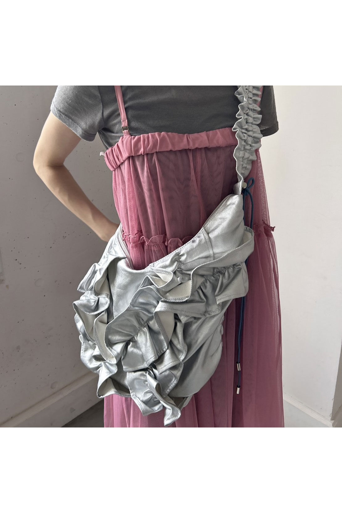MEDE19F [メデ・ジュウキュウ]|CASSELINI　ボリュームフリルビッグショルダーバッグ【WEB LIMITED ITEMS】