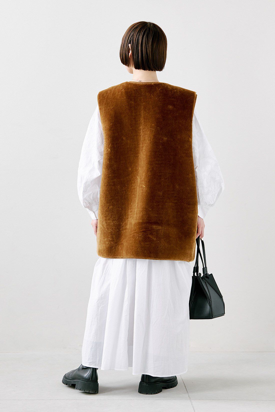 MEDE19F|リバーシブルフェイクファーベスト〈アンバーブラウン〉のコーディネート|【着用サイズ】ベスト：M　ワンピース：１（MP〜LP）