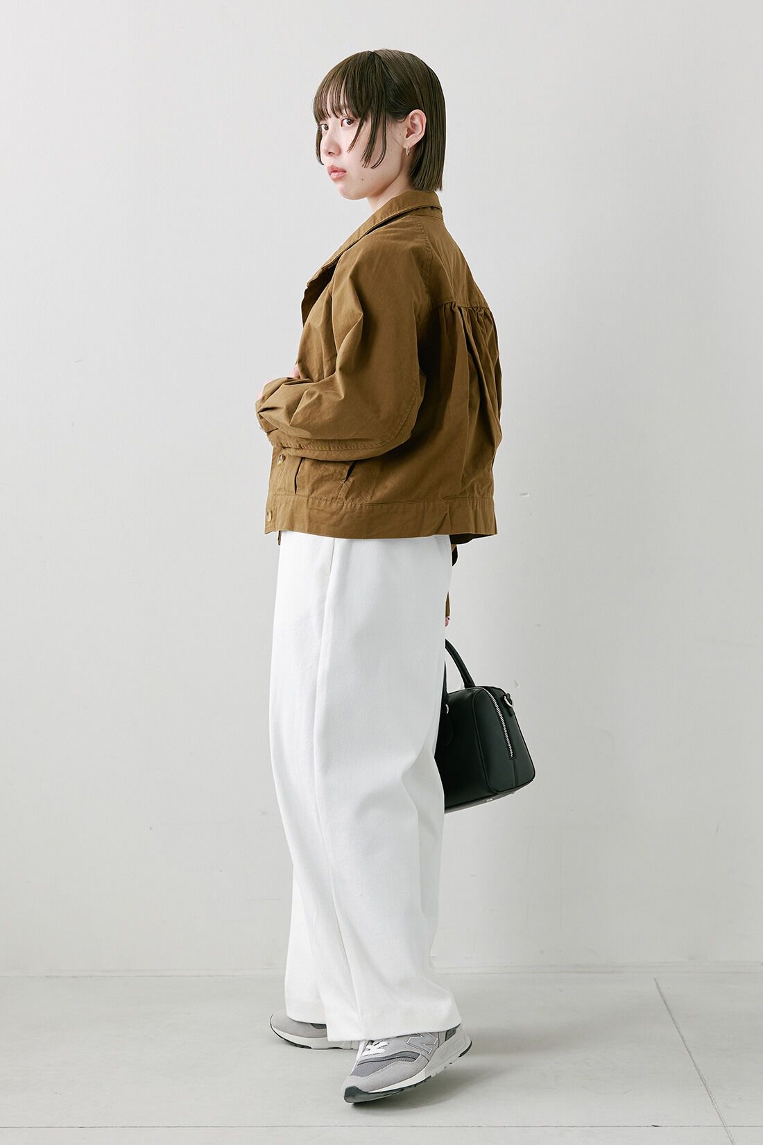 IEDIT|山本莉子さん パリ 蚤の市 アンティーク ジャケット キャメル ブラウンのコーディネート