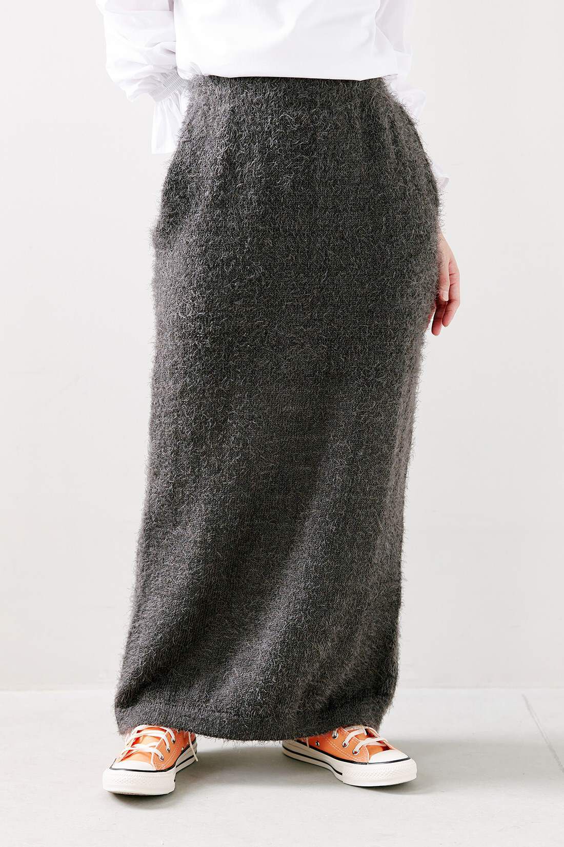 IEDIT|アイビーリーグ カレッジロゴ スウェット〈ライトグレー〉のコーディネート|【着用サイズ】インナートップス：S　スウェット：S　スカート：SP