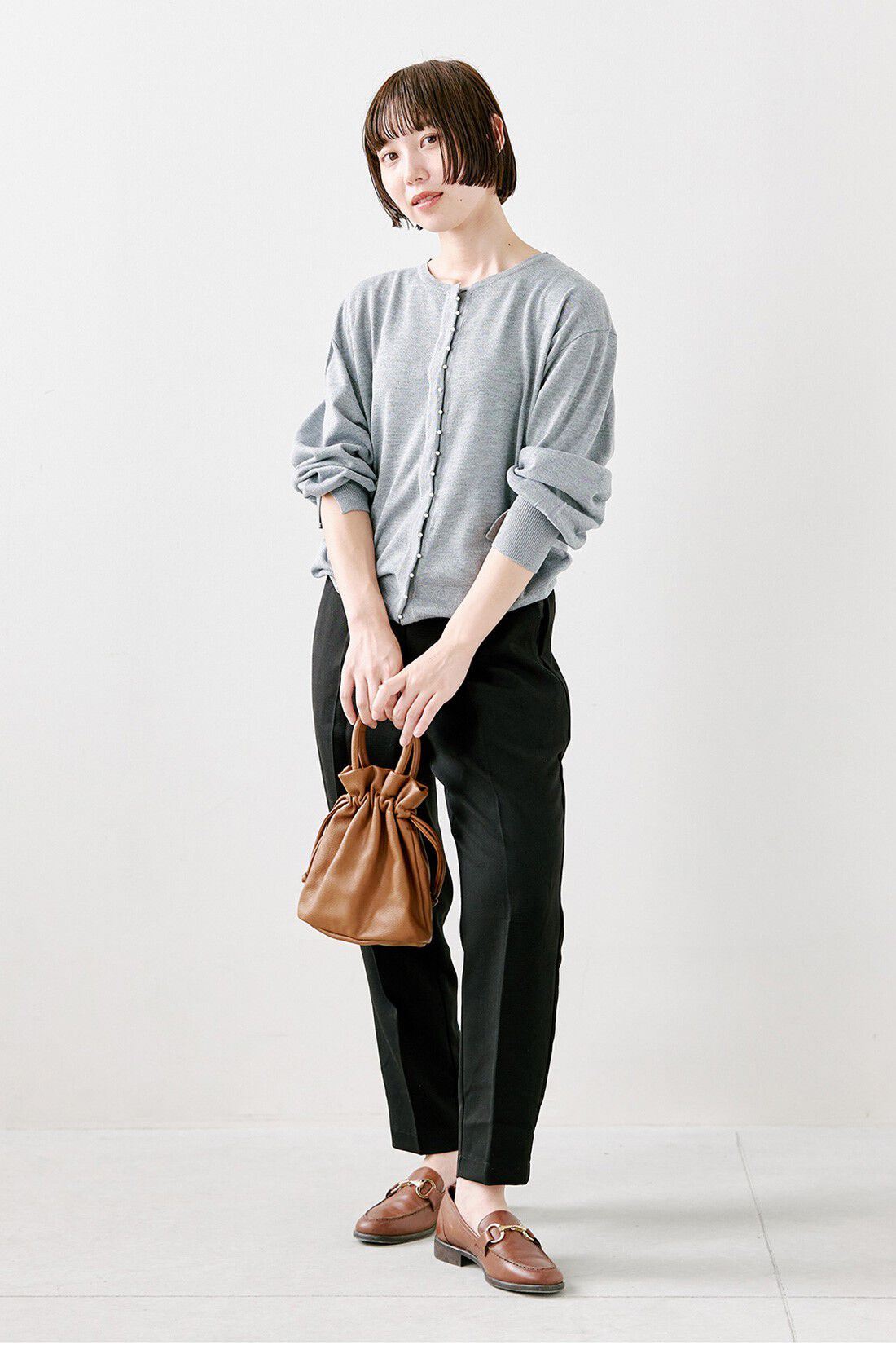 Live in  comfort|プチパール調 上品 華やぐ カーディガン〈グレー〉のコーディネート|【着用サイズ】トップス：S　パンツ：１（SP）