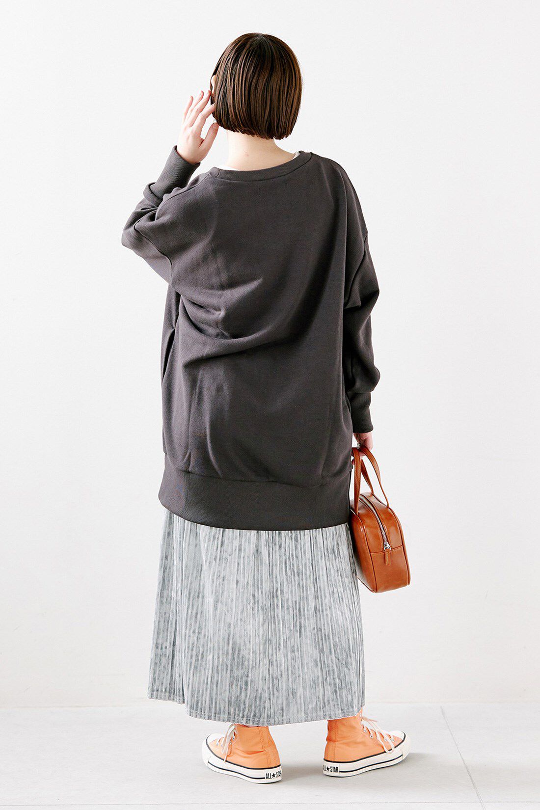 IEDIT|きくちあつこさん コラボ ポケット付き オーバーサイズ スウェット〈チャコールグレー〉のコーディネート|【着用サイズ】トップス：S　スカート：SP